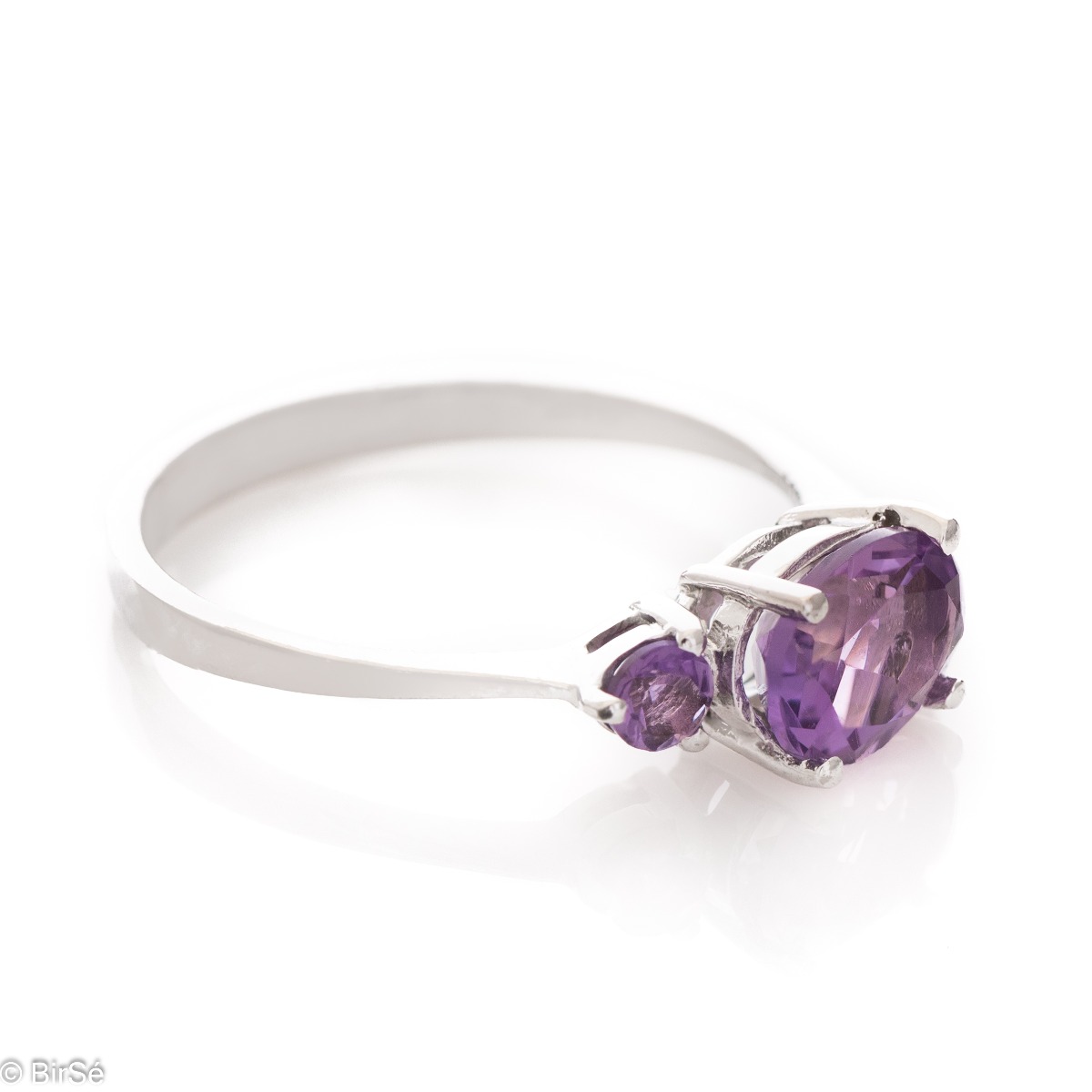 A stylish new offering for your jewelry collection. A ladies' ring made entirely of fine rhodium silver that gently envelops a magnetic amethyst.