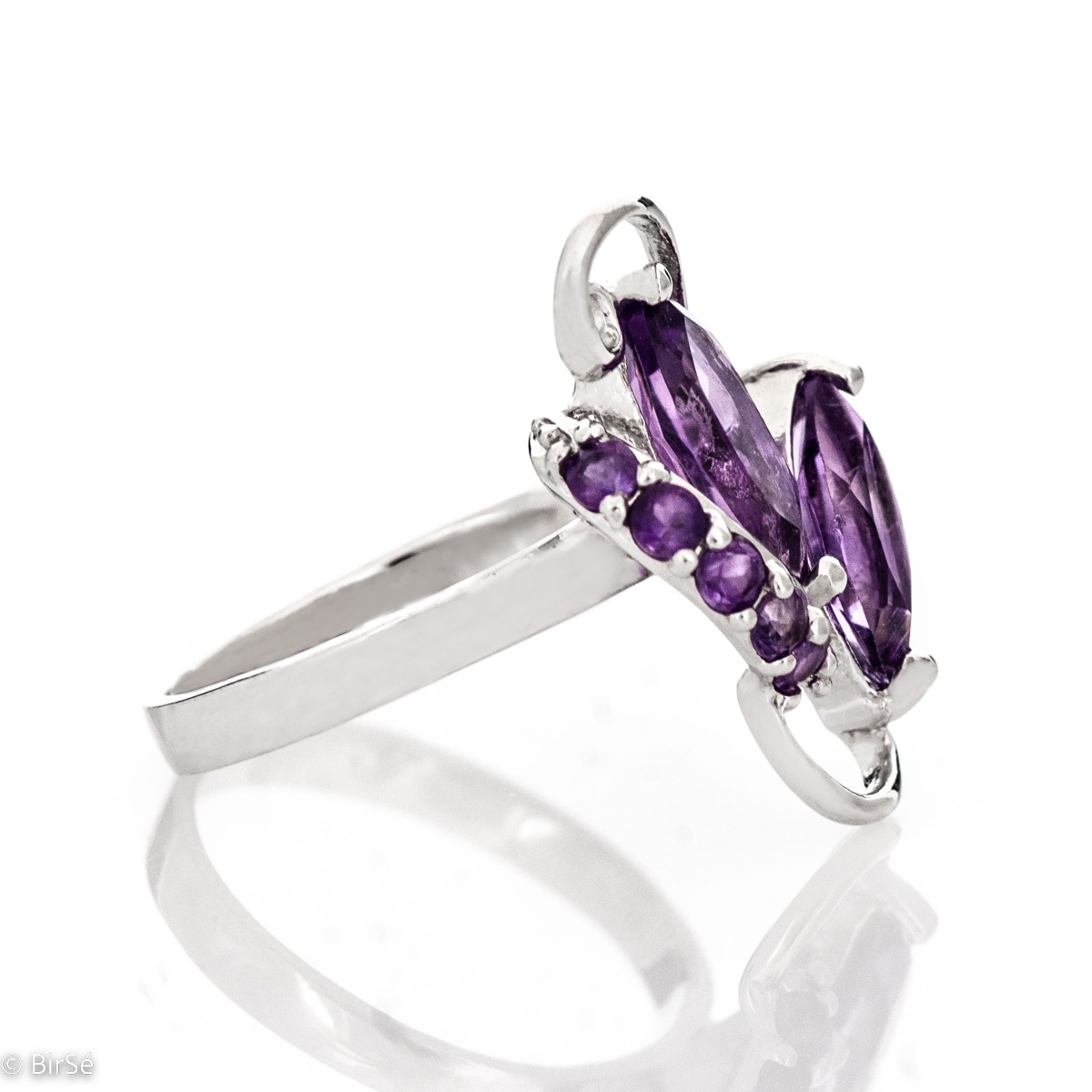 The perfect piece of jewelry obtained from a combination of rhodium-plated silver and a uniquely beautiful natural amethyst. A suitable gift for any sophisticated lady.