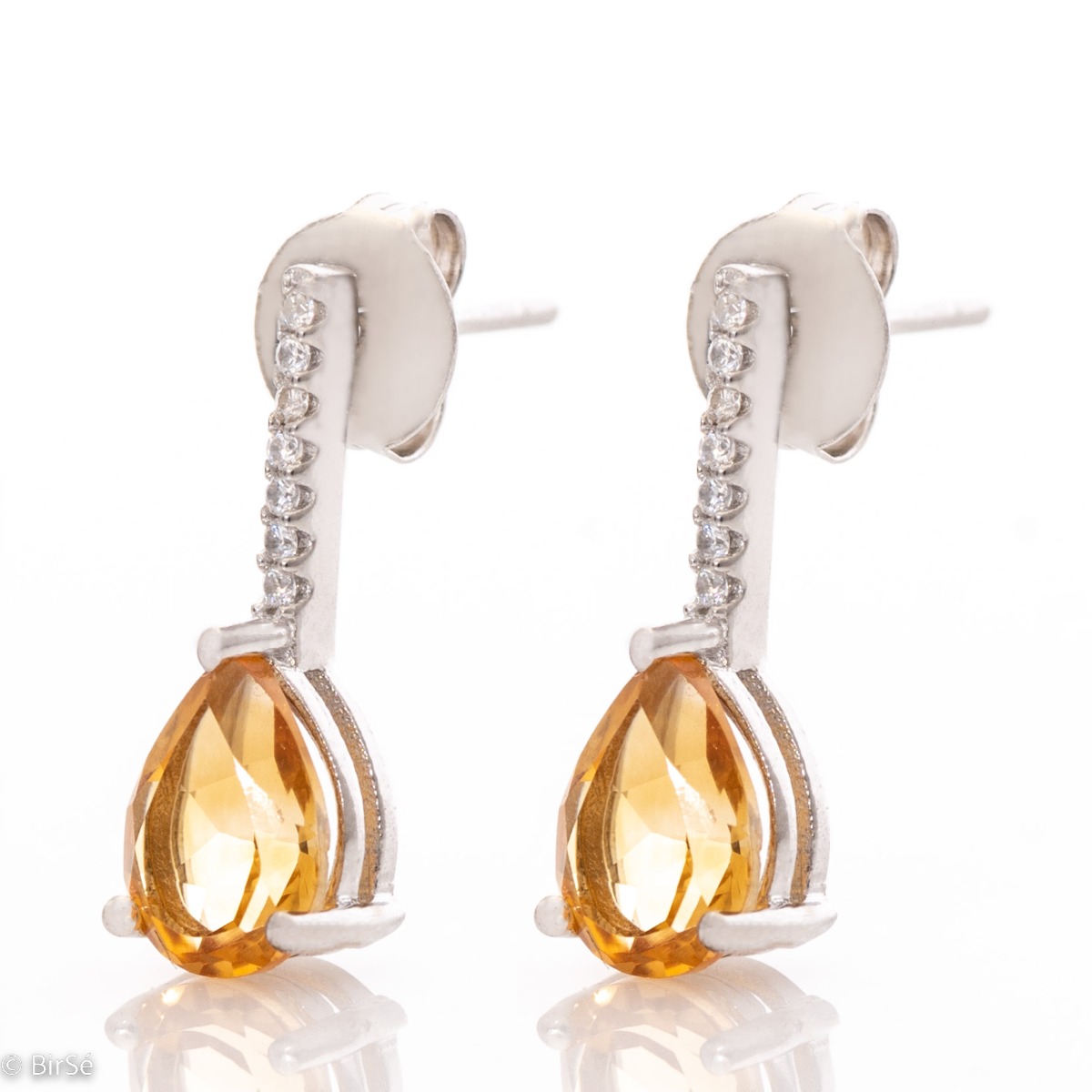 Give yourself the glow of a ray of sunshine and the light of a summer day with the exquisite earrings with natural citrine, rhodium silver and zircons.