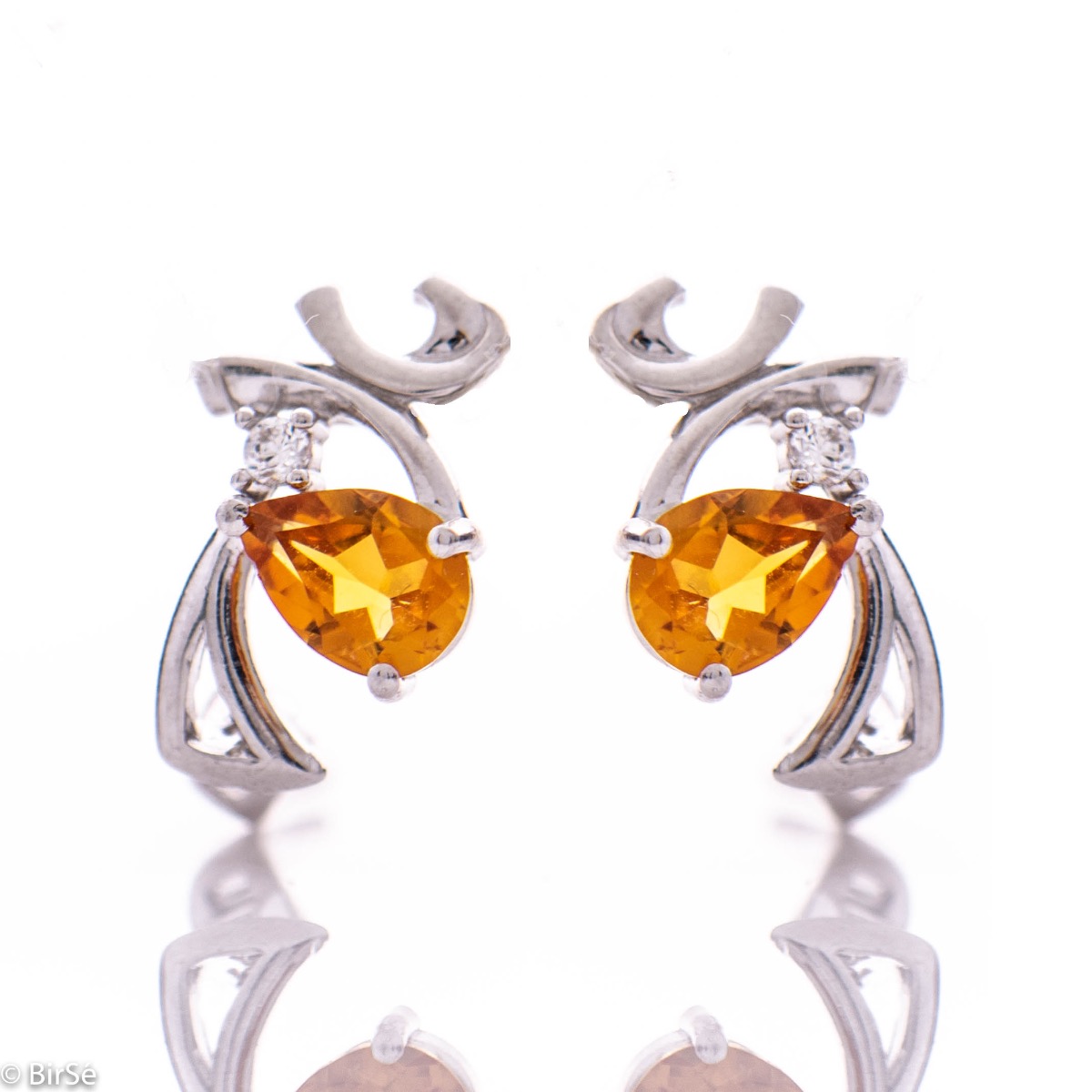 Spectacular craftsmanship of our new ladies English clasp earrings, interweaving a radiant natural citrine stone, in an exquisite teardrop shape, with delicate zircon and captivating curves of rhodium silver. Complete with an exclusive ring.