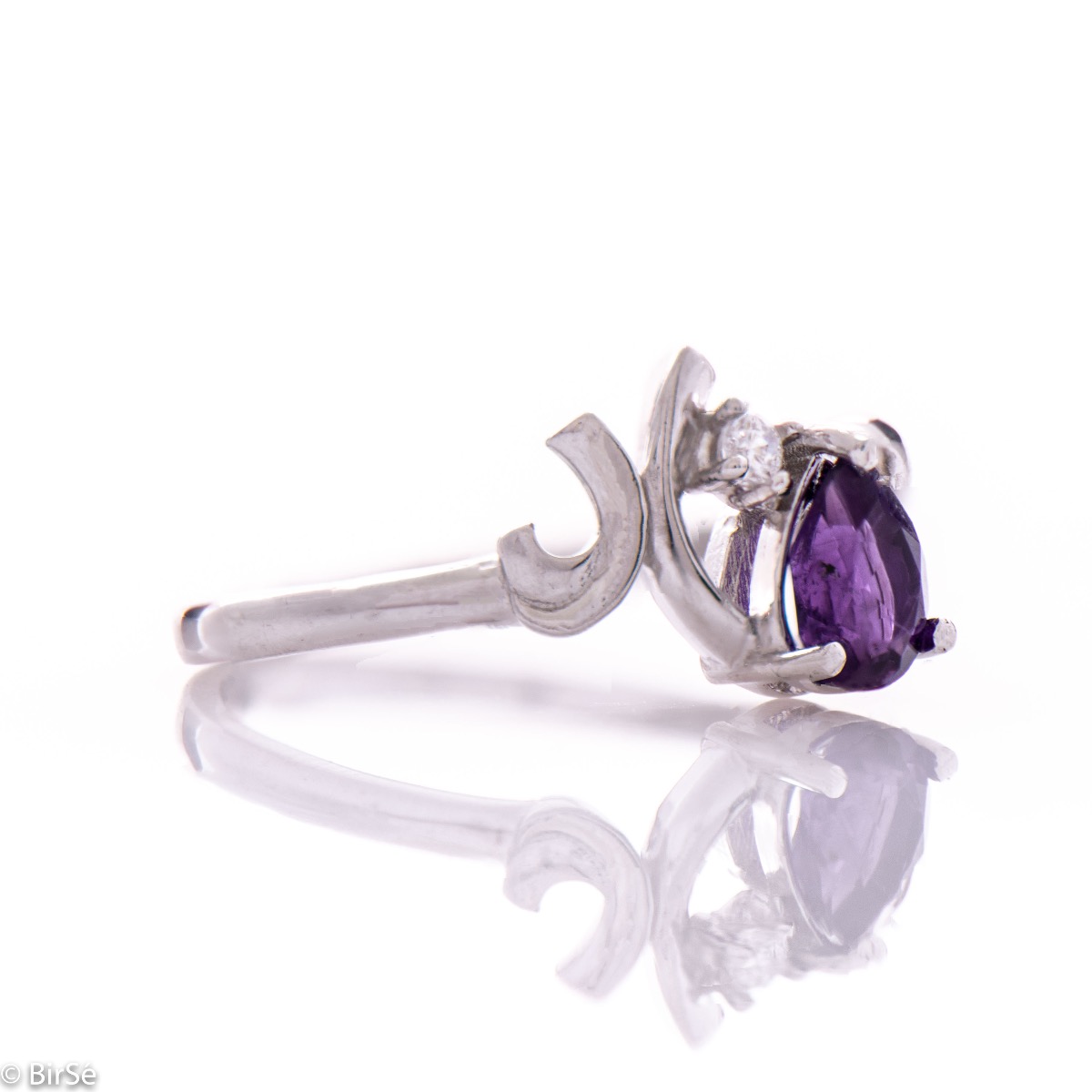 Graceful curves enveloping a radiant natural amethyst stone, in a delicate teardrop shape, complemented by a fine zircon and crafted in beautiful rhodium silver - our new captivating ladies' ring. In an exclusive set with earrings and pendant.