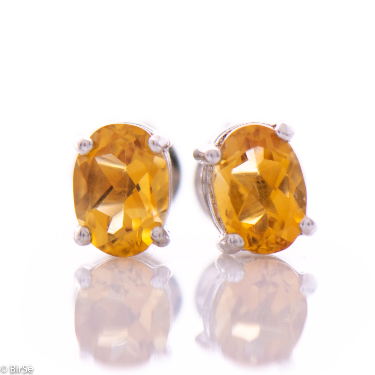 Fine craftsmanship of our new stud earrings, combining soft rhodium silver and the sparkle of natural citrine stone.