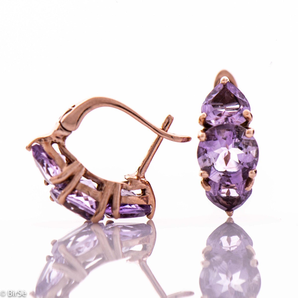 Beautiful rose silver and captivating natural amethysts perfectly paired in ladies English clasp earrings. A stylish and delicate jewel that can be combined with a ring of the same model for a unique finish to any look.