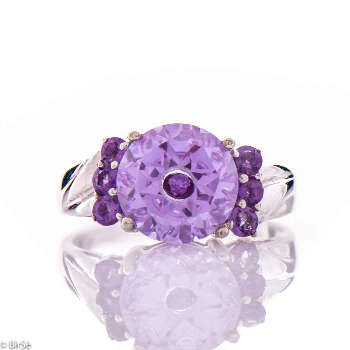 Enchanting beauty in a rhodium silver ring and unique natural amethyst stones. The gentle reflections of the silver and the wonderful color of the amethyst turn the jewel into a symphony of beauty. With earrings of the same model, every lady will be irres