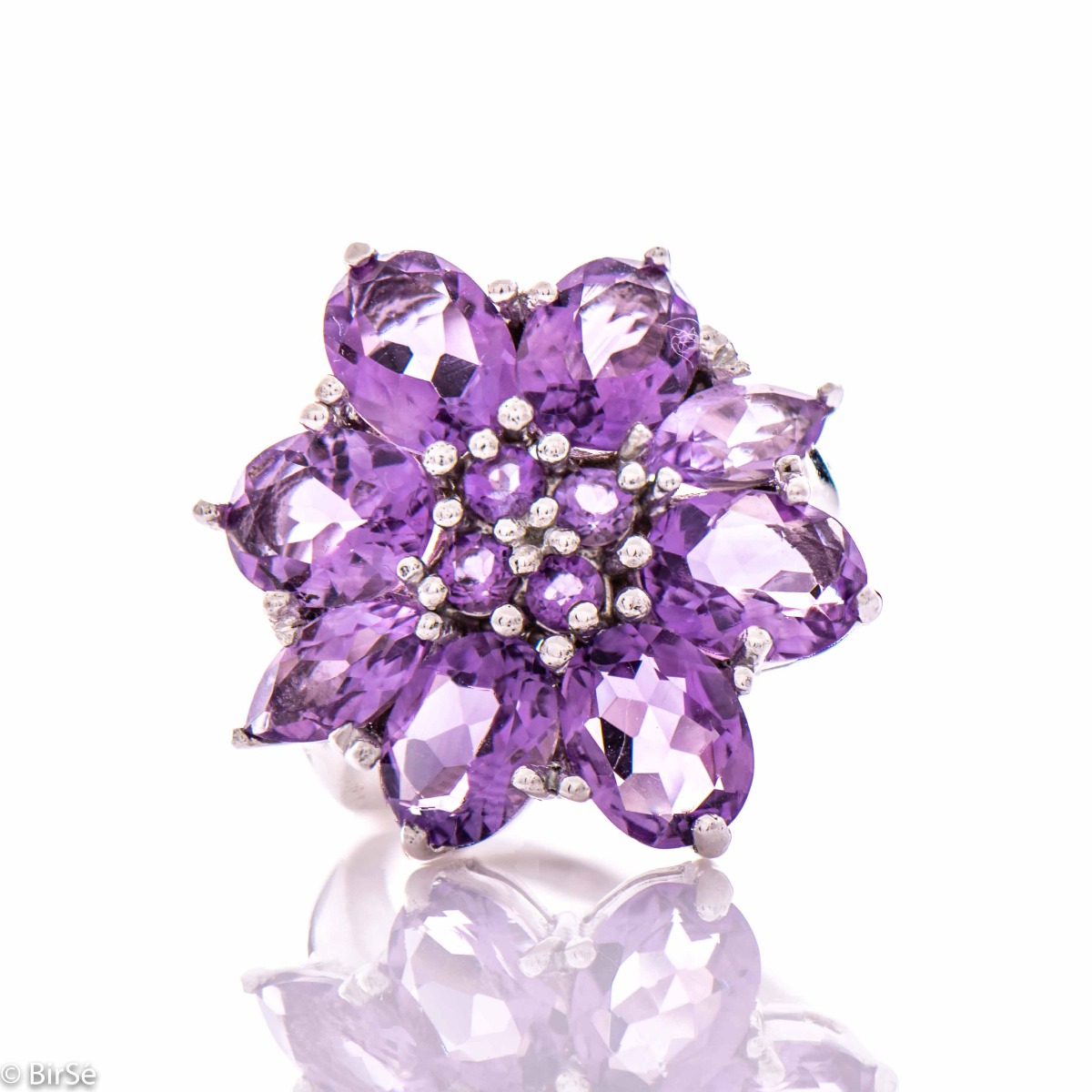 Impressive women's ring in the shape of a beautiful flower of natural and radiant amethyst stones, exquisitely inlaid on soft rhodium silver. The jewelry can be combined with matching earrings and a pendant with natural stones.