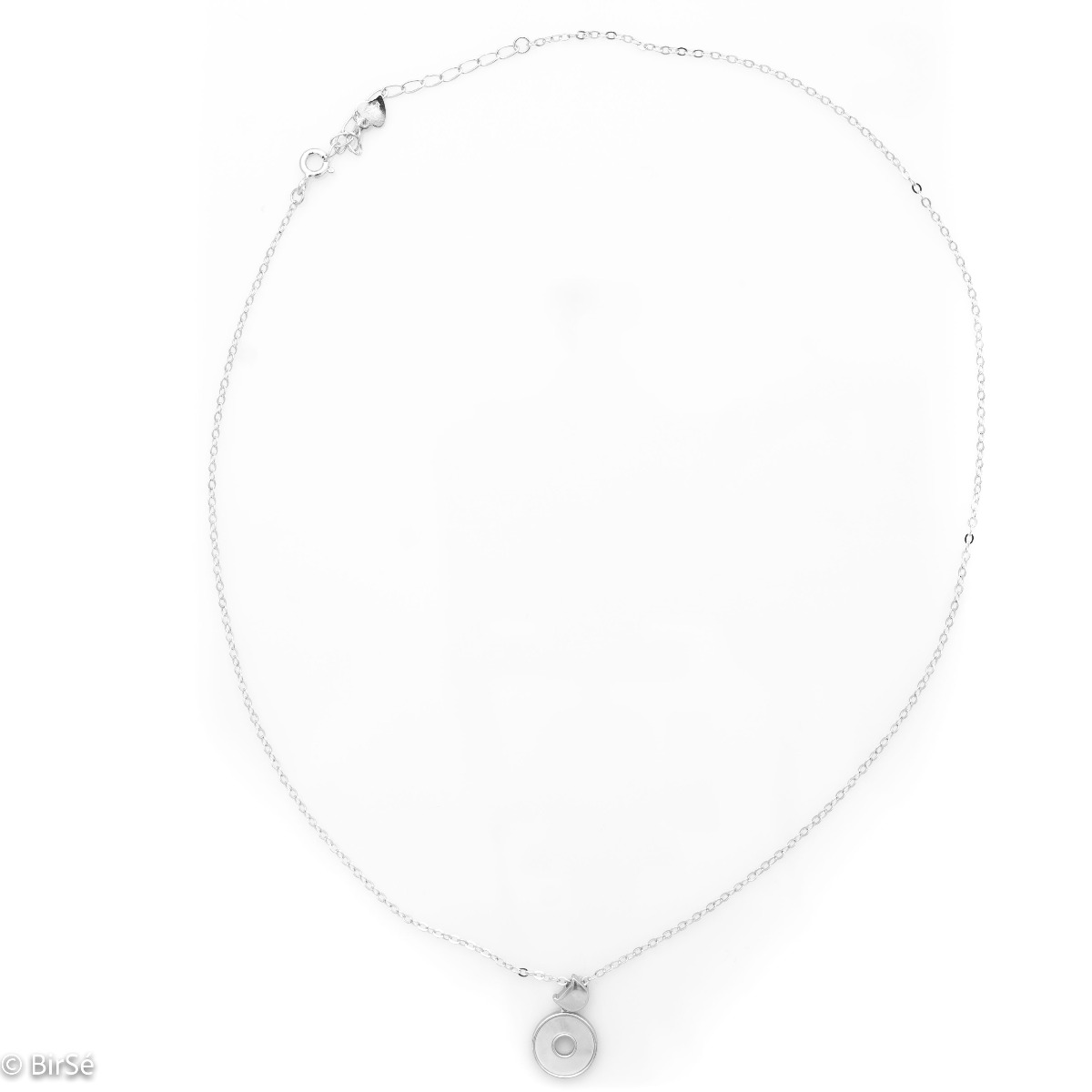 A spectacular necklace made of classic silver, made in the shape of a disc and covered with an exquisite mother-of-pearl. The carrier is shaped like the letter D and elegantly connects the pendant to the delicate chain.