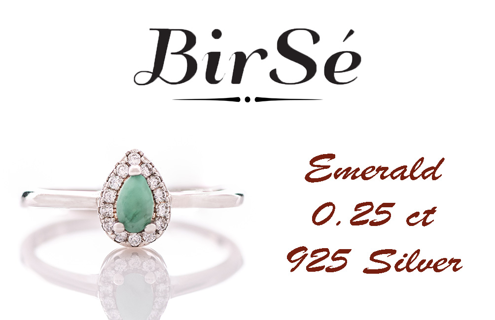 Delicate women's ring with an exquisite natural emerald stone, with a beautiful teardrop shape, surrounded by sparkling zircons and made entirely of rhodium-plated silver.