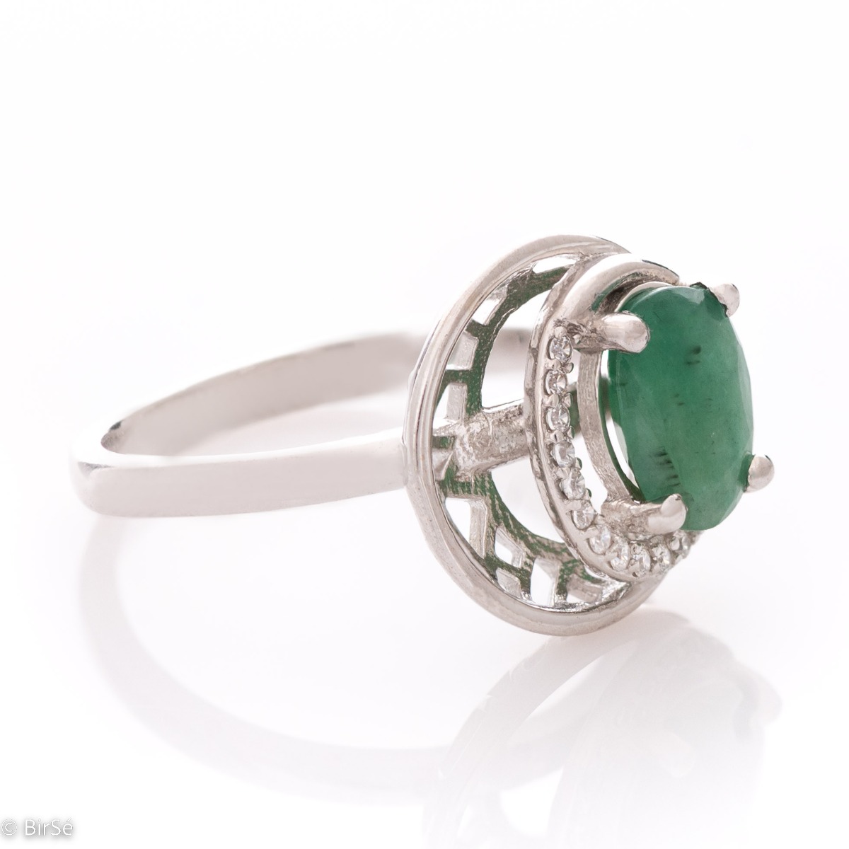 An elegant women's ring with ethereally shaped details, made entirely of rhodium-plated silver in combination with exquisite zircon stones and a captivating emerald.