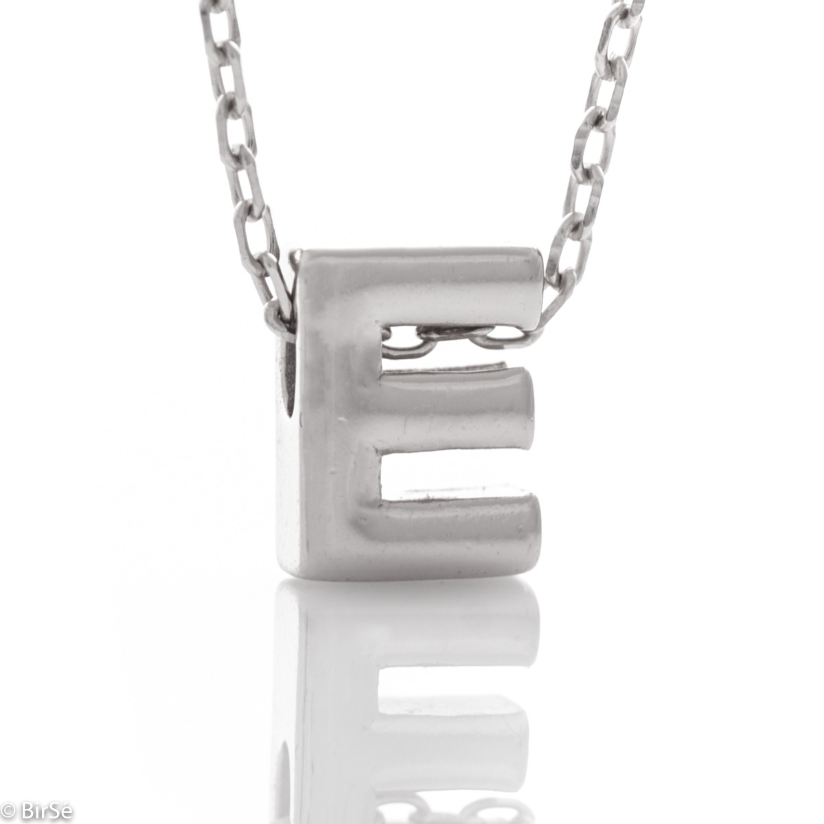 A delicate and spectacular jewel made of shiny rhodium-plated silver with the letter E, simply and skillfully combined with any silver jewelry.