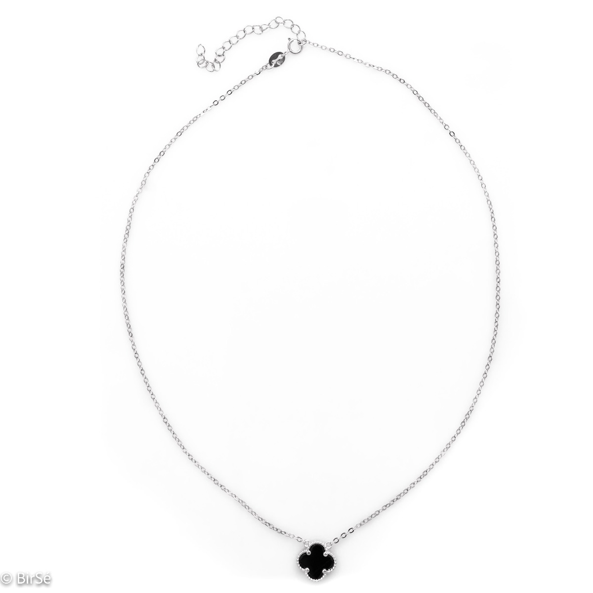 A spectacular necklace of soft rhodium silver with a beautifully shaped clover and an enchanted onyx stone. Suitable jewelry for every day.