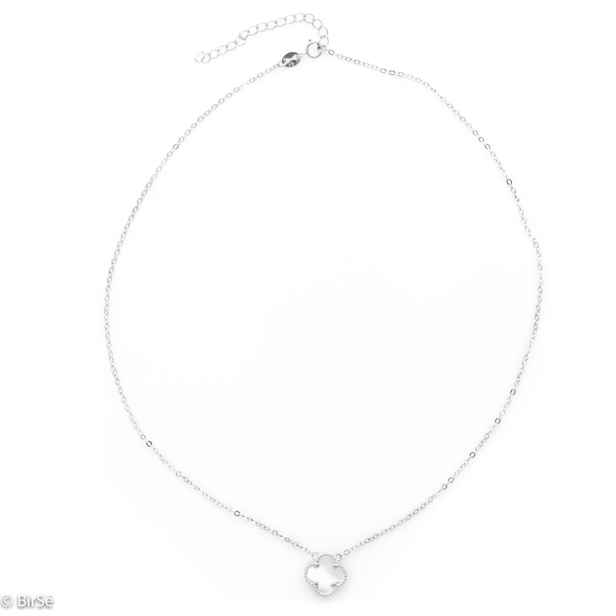 A simple clover shaped necklace for women in classic rhodium-plated silver and a beautiful white mother-of-pearl. Suitable jewelry for your everyday life in the office or in nature.