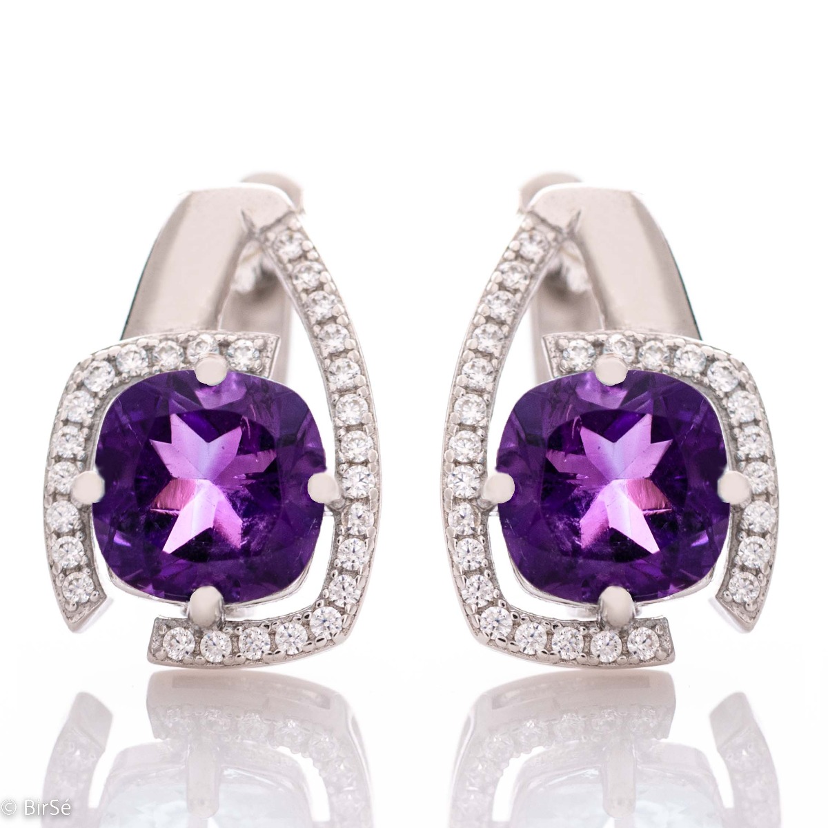 Sophisticated women's earrings with the gentle charm of natural amethyst, at the center of beautiful craftsmanship entirely of rhodium-plated silver and sparkling zircons.