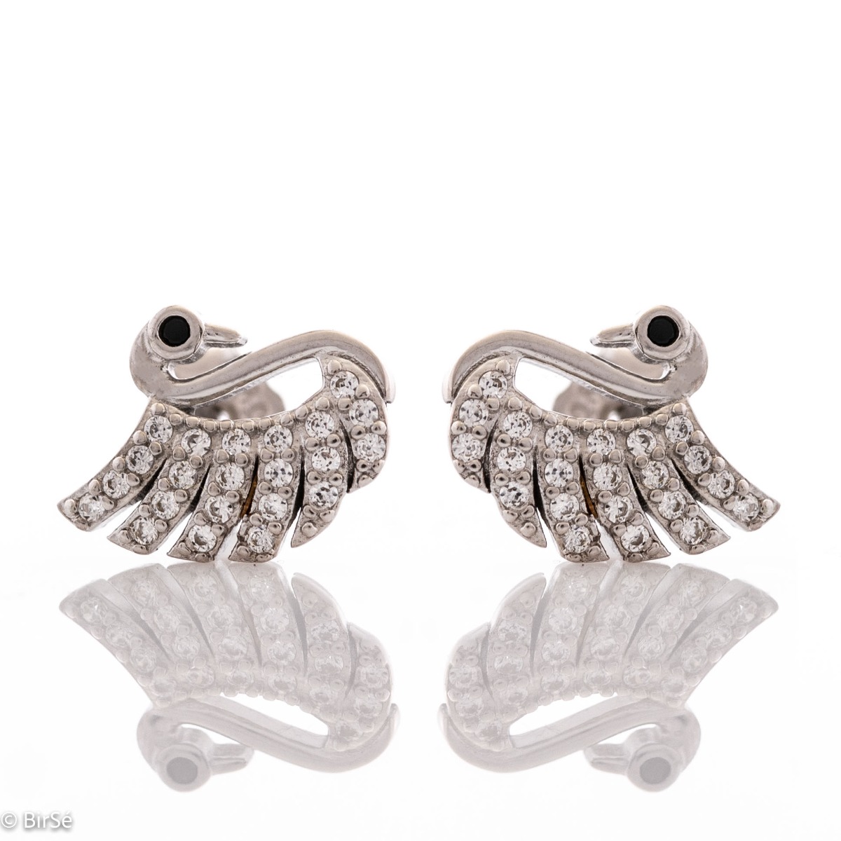 Fine earrings made entirely of rhodium-plated silver with lovely doves, spectacularly decorated with zircons. The fastening is with a pin, for a more elegant look of the jewelry. Suitable for both ladies and little girls.