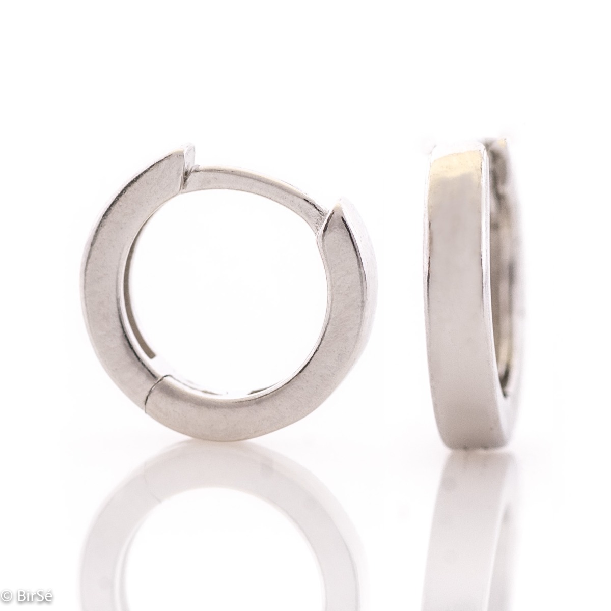 Elegant women's silver hoop earrings with a clean design and a push-through clasp. Comfortable and practical for your everyday life.