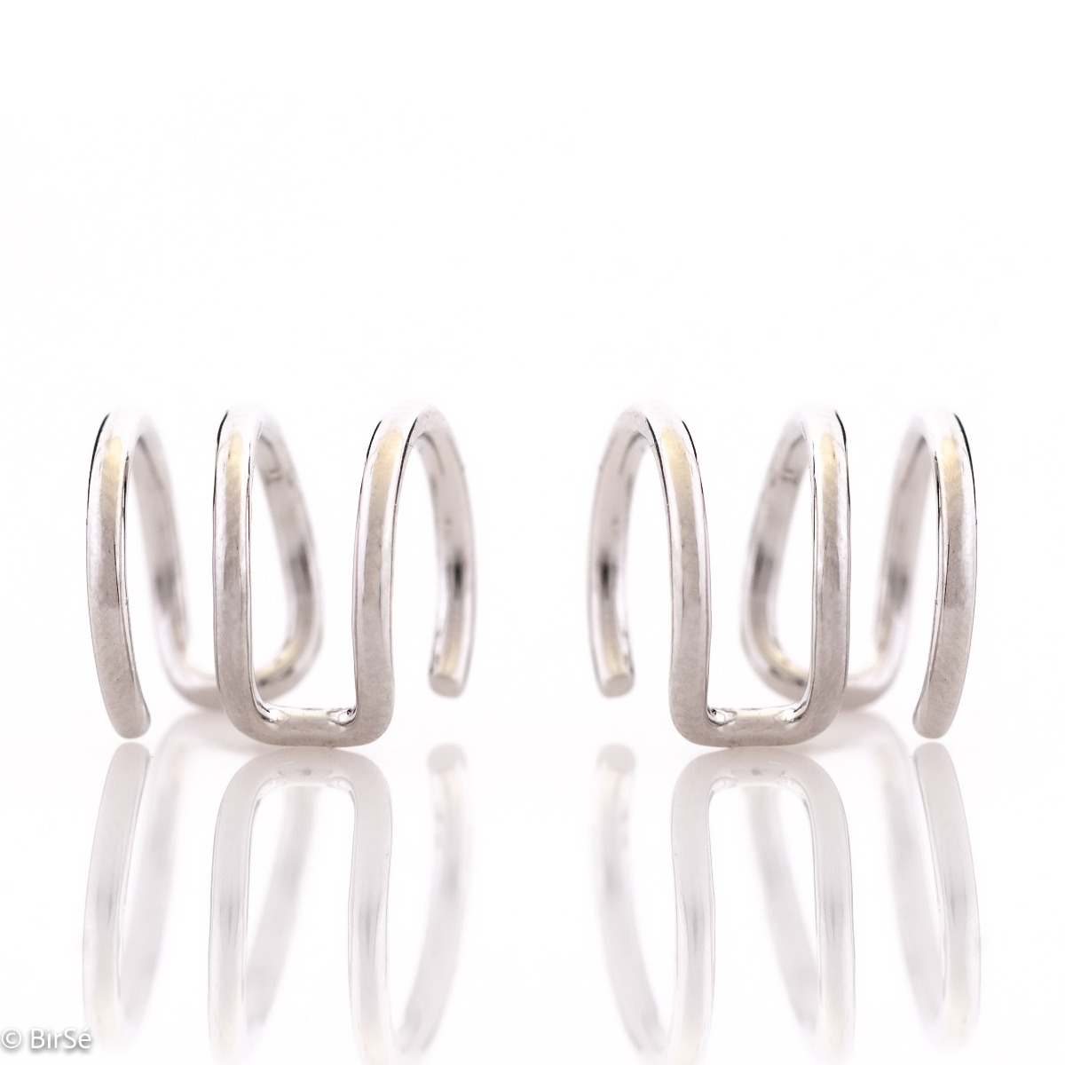 Modern and fresh design - earrings in fine rhodium silver with an atypical shape and designed to be worn without having to pierce the ear. The earring is attached by pinching the cartilage.