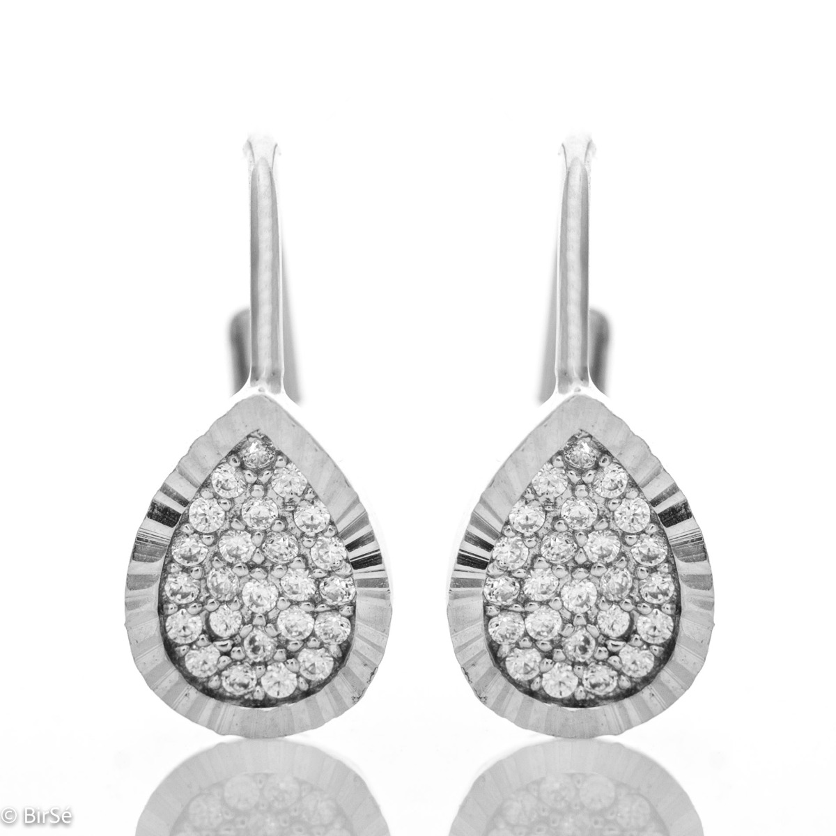 Dazzling women's drop-shaped earrings in fine rhodium silver and sparkling zircons. The clasp is willow and the earrings are suitable for any style and outfit.