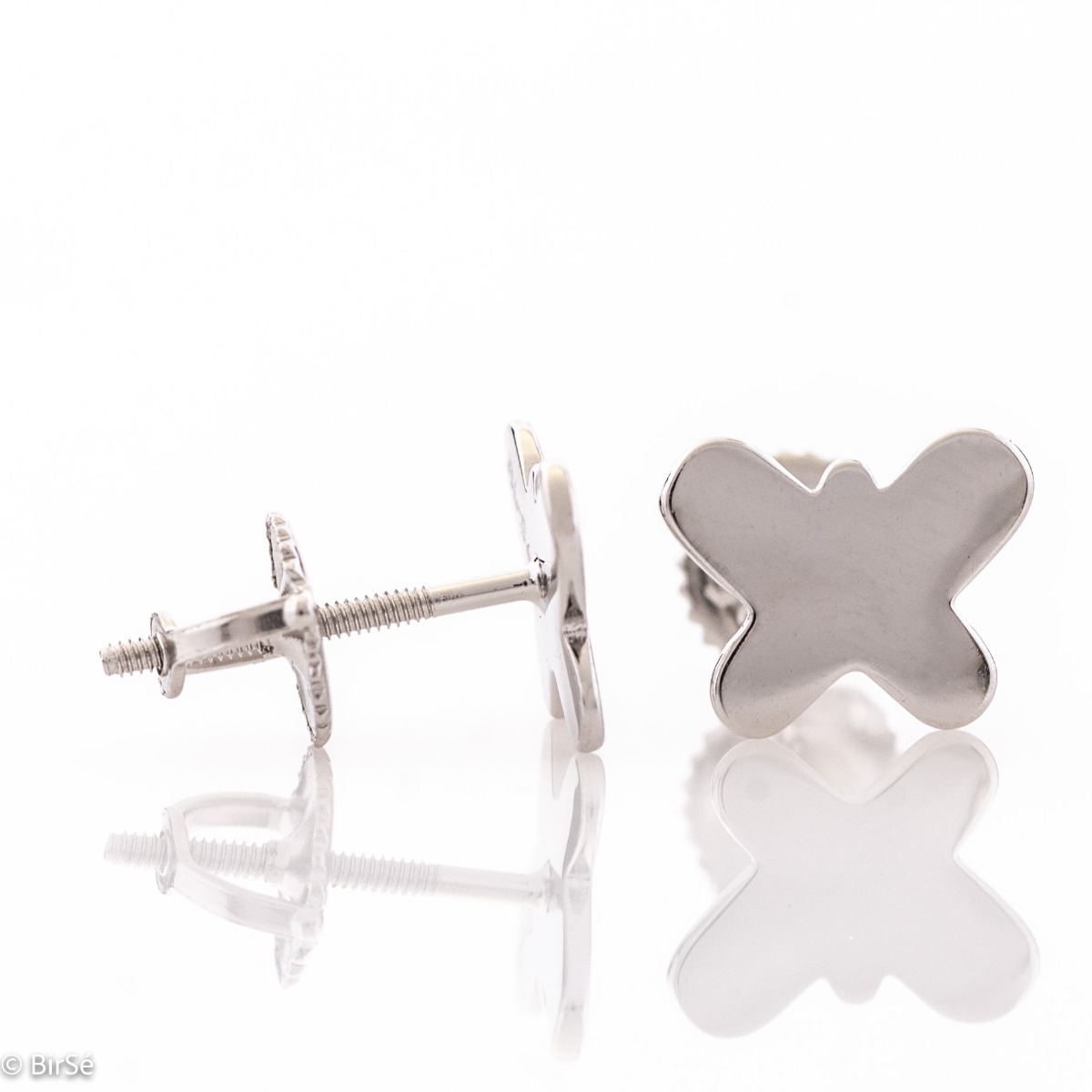 Clean and simple butterfly earrings in white rhodium silver. The screw fastening is extremely secure and convenient. Suitable for your everyday life and can be successfully combined with any silver jewelry.