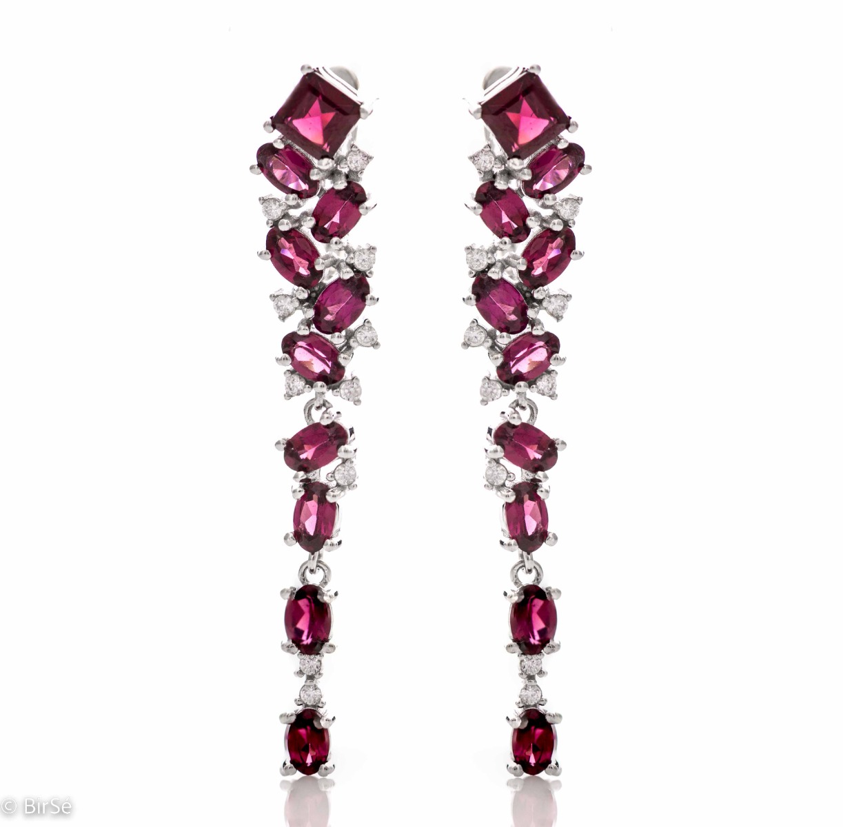 Elegant women's earrings with English clasp, a beautiful waterfall of numerous natural rhodolite stones, complemented by delicate zircons and a sophisticated design in rhodium silver. In an exclusive pendant and ring set.