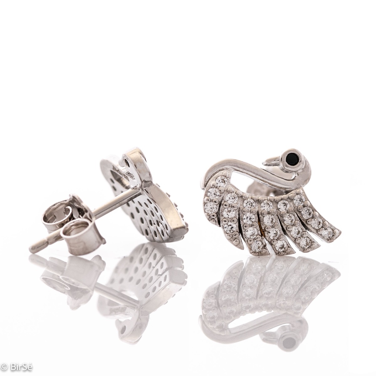 Fine earrings made entirely of rhodium-plated silver with lovely doves, spectacularly decorated with zircons. The fastening is with a pin, for a more elegant look of the jewelry. Suitable for both ladies and little girls.