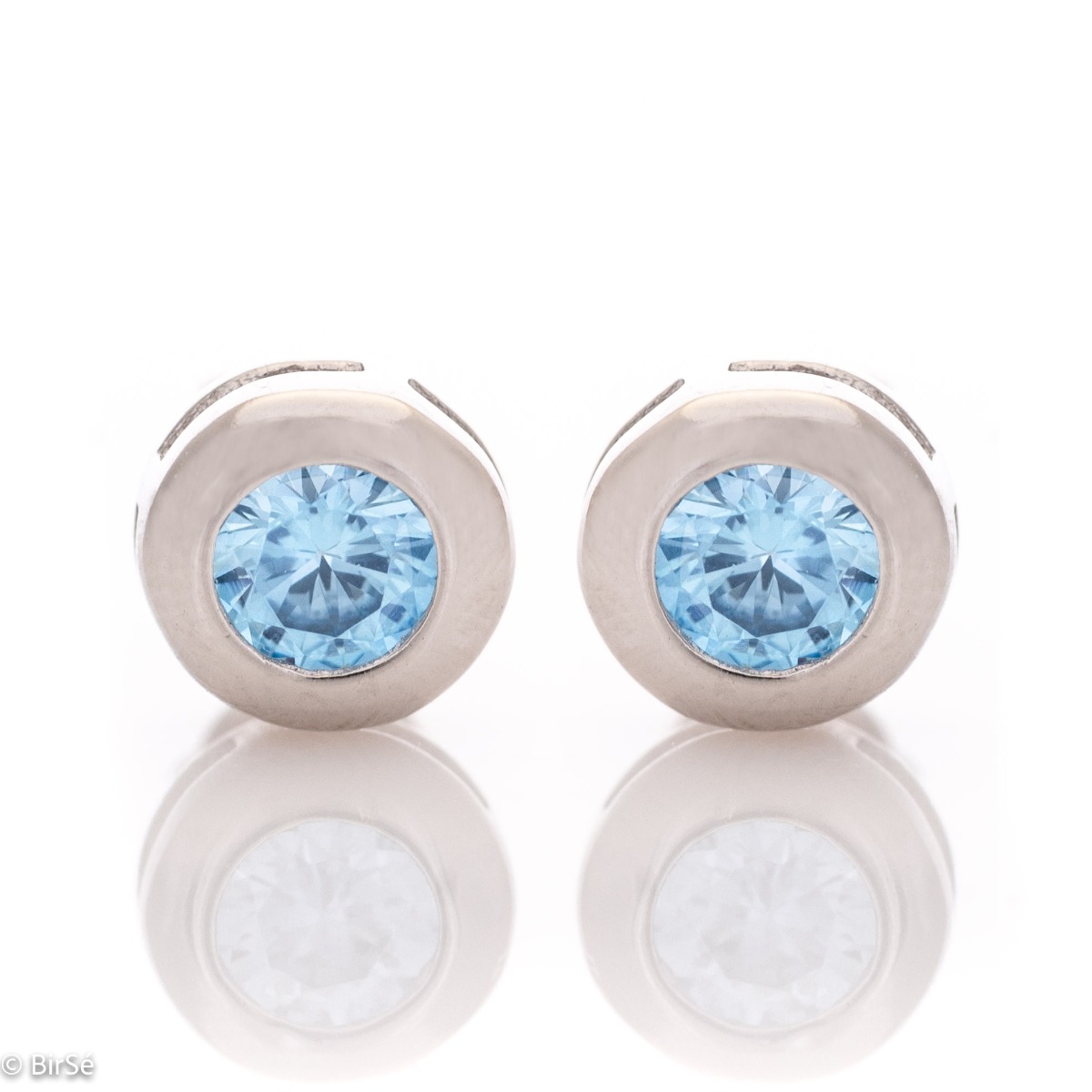 Captivating earrings, masterfully crafted delicate fittings of fine rhodium silver with a dazzling aquamarine stone. Beautifully sculpted, they are suitable jewelry for ladies of any age, and the pin fastening is comfortable and practical.