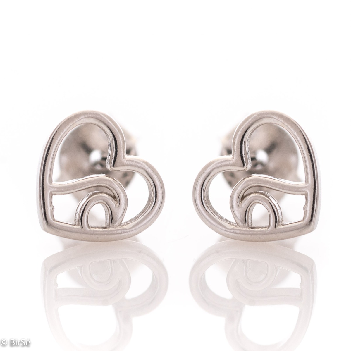 Captivating earrings, masterfully crafted from fine rhodium silver with an elegant heart design. Beautifully sculpted from silver, they are a suitable piece of jewelery for ladies of any age and the pin fastening is comfortable and practical.