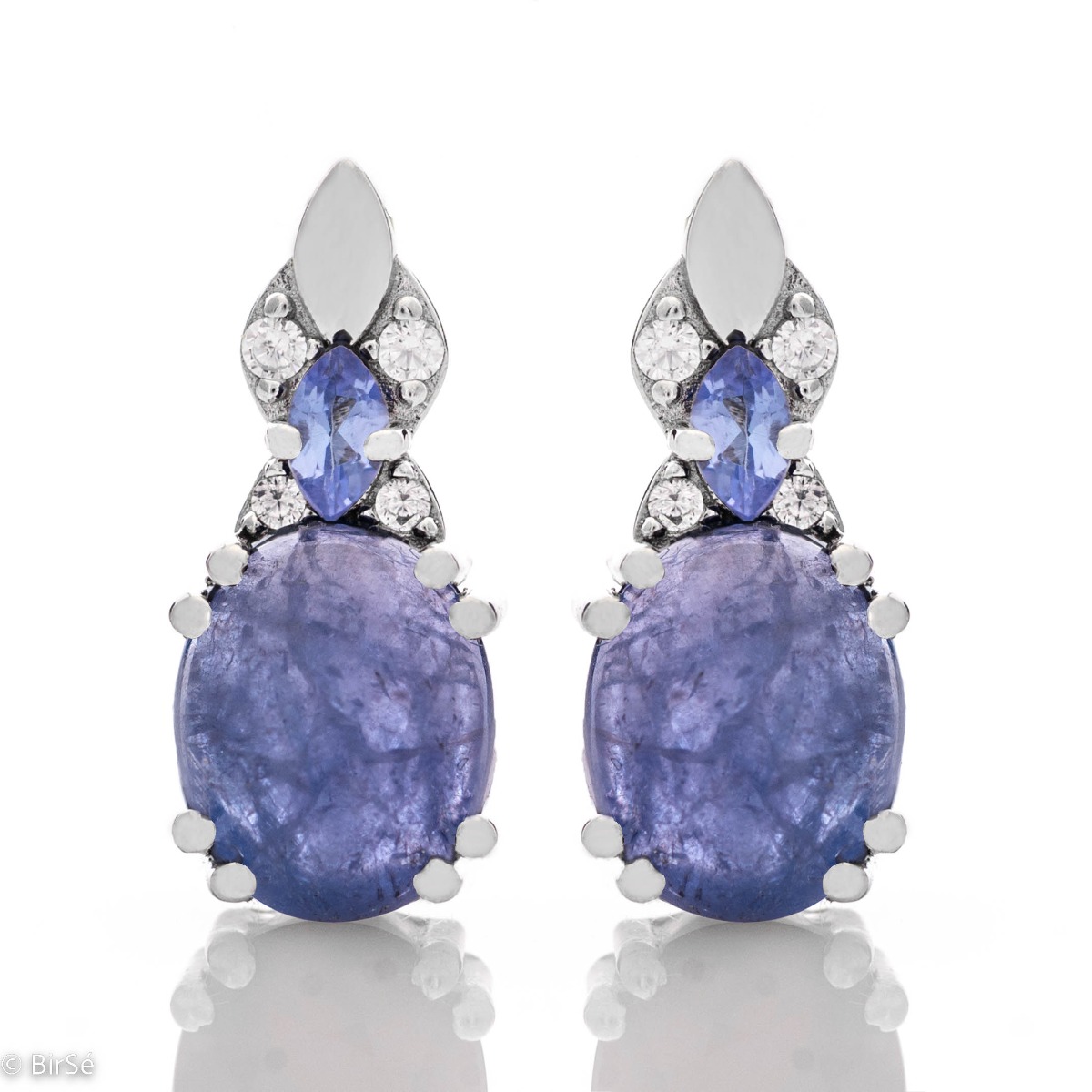 Spectacular craftsmanship in our new ladies English clasp earrings, combining beautiful rhodium silver with perfect natural tanzanite stones and delicate zircons.