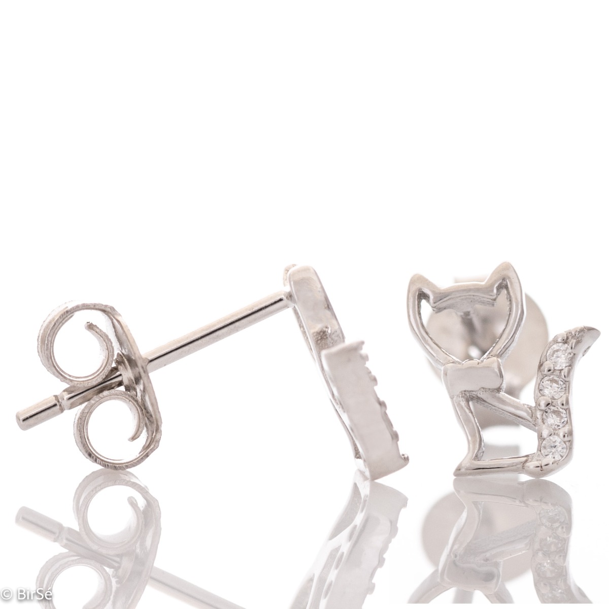 Charming kitten earrings, made entirely of fine rhodium silver, with a tail of sparkling zircons. They can be completed with a pendant from the same series.