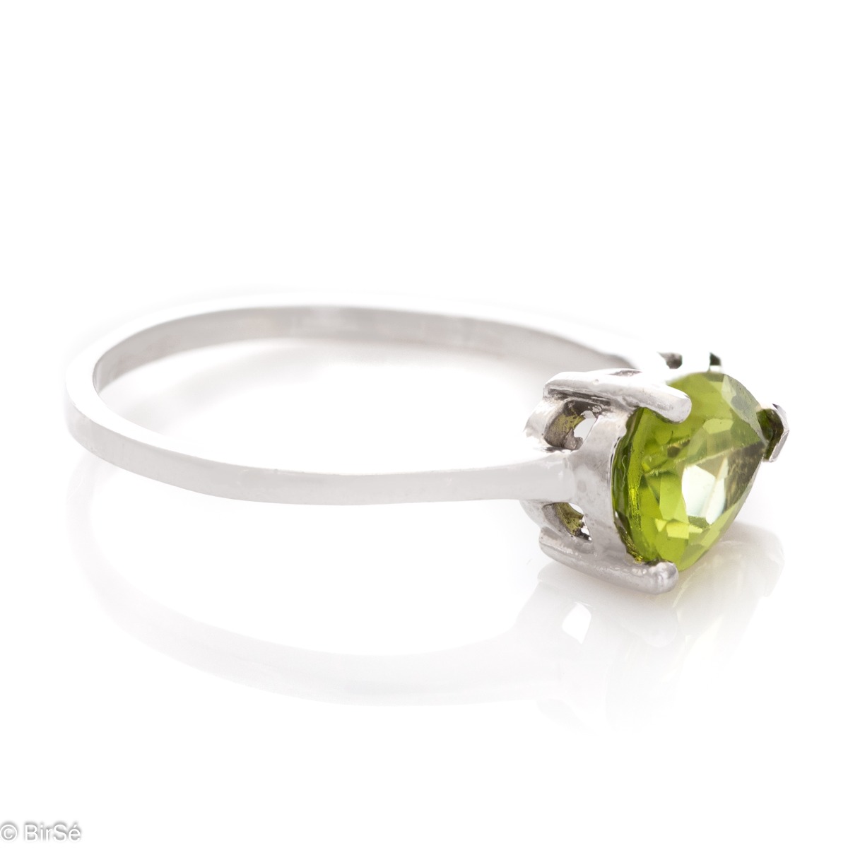 Spectacular and radiant women's ring with a natural peridot stone, in a delicate teardrop shape, complemented by a shiny, fine workmanship of beautiful rhodium silver.