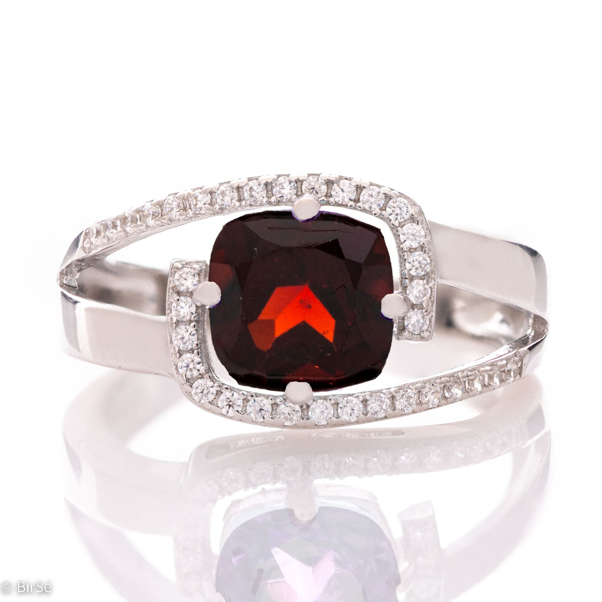 Silver Women's Ring with Sophisticated Design of Dazzling Zircons and Enchanted Garnet 1,00 ct.