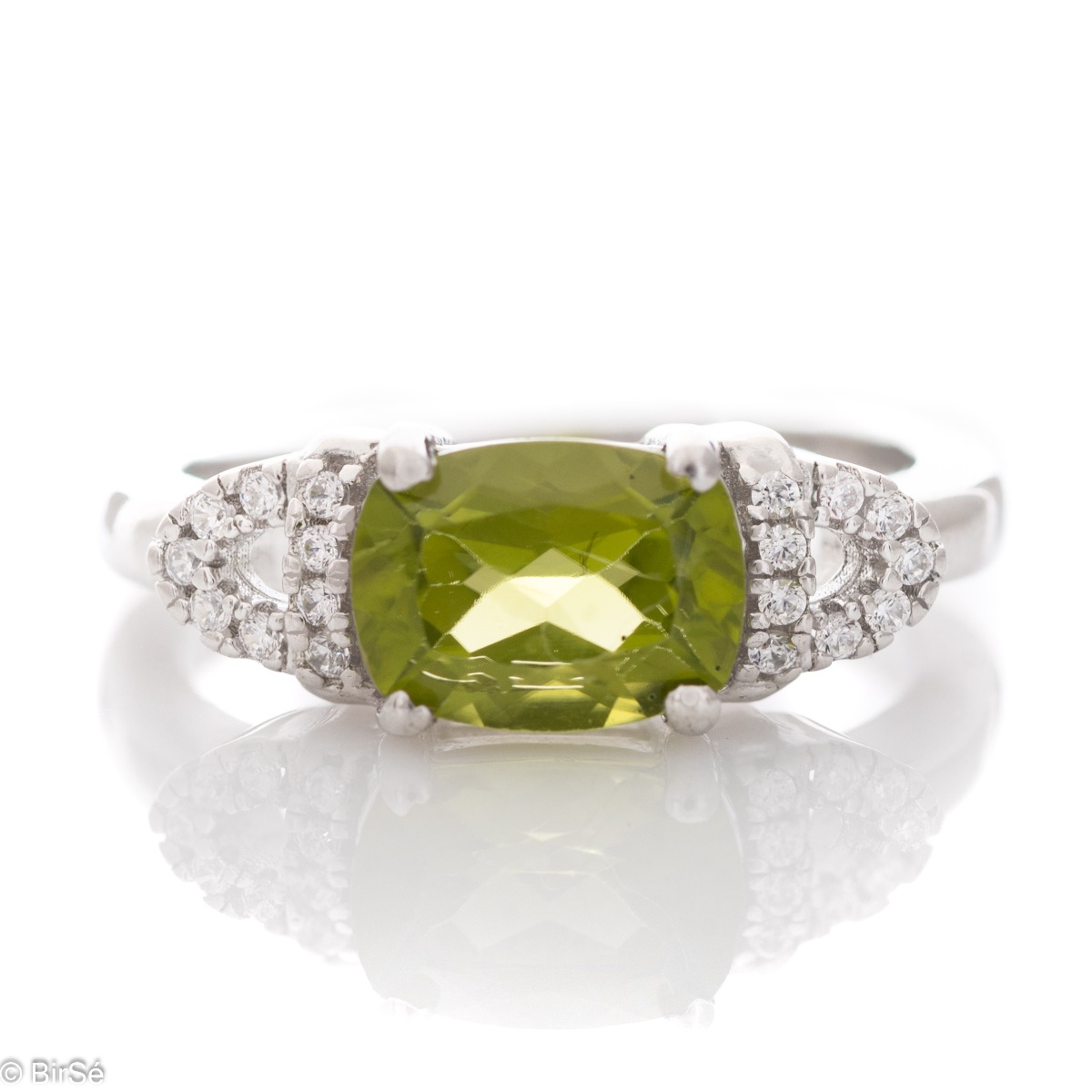 Sophisticated Silver Ring with Fascinating Green Stone Peridot and Zircons 1,35 ct.