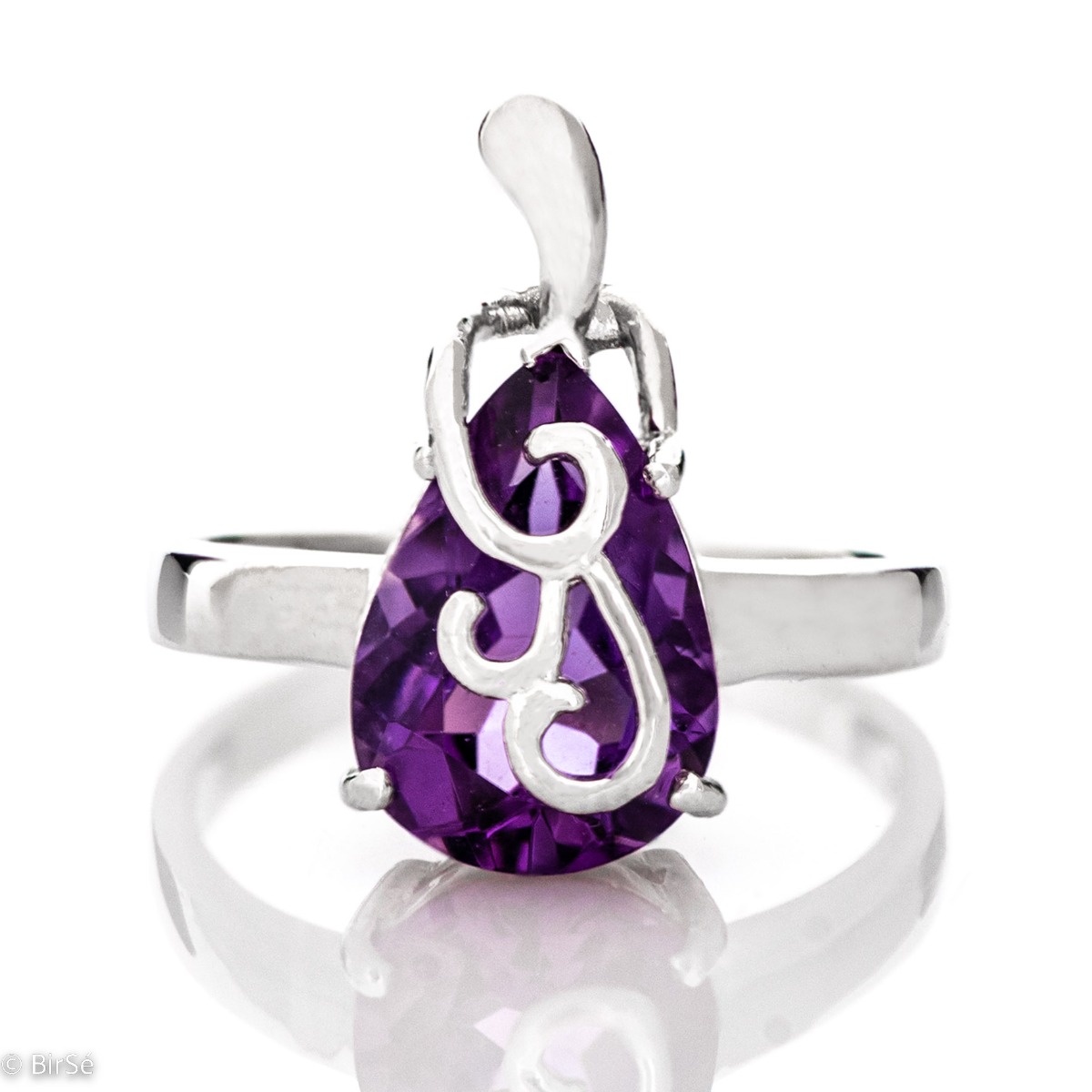 An elegant women's ring with a charming and radiant natural amethyst in a delicate teardrop shape and precise craftsmanship combining fine curves and rhodium-plated silver. It can be combined with a pendant and earrings of the same model.