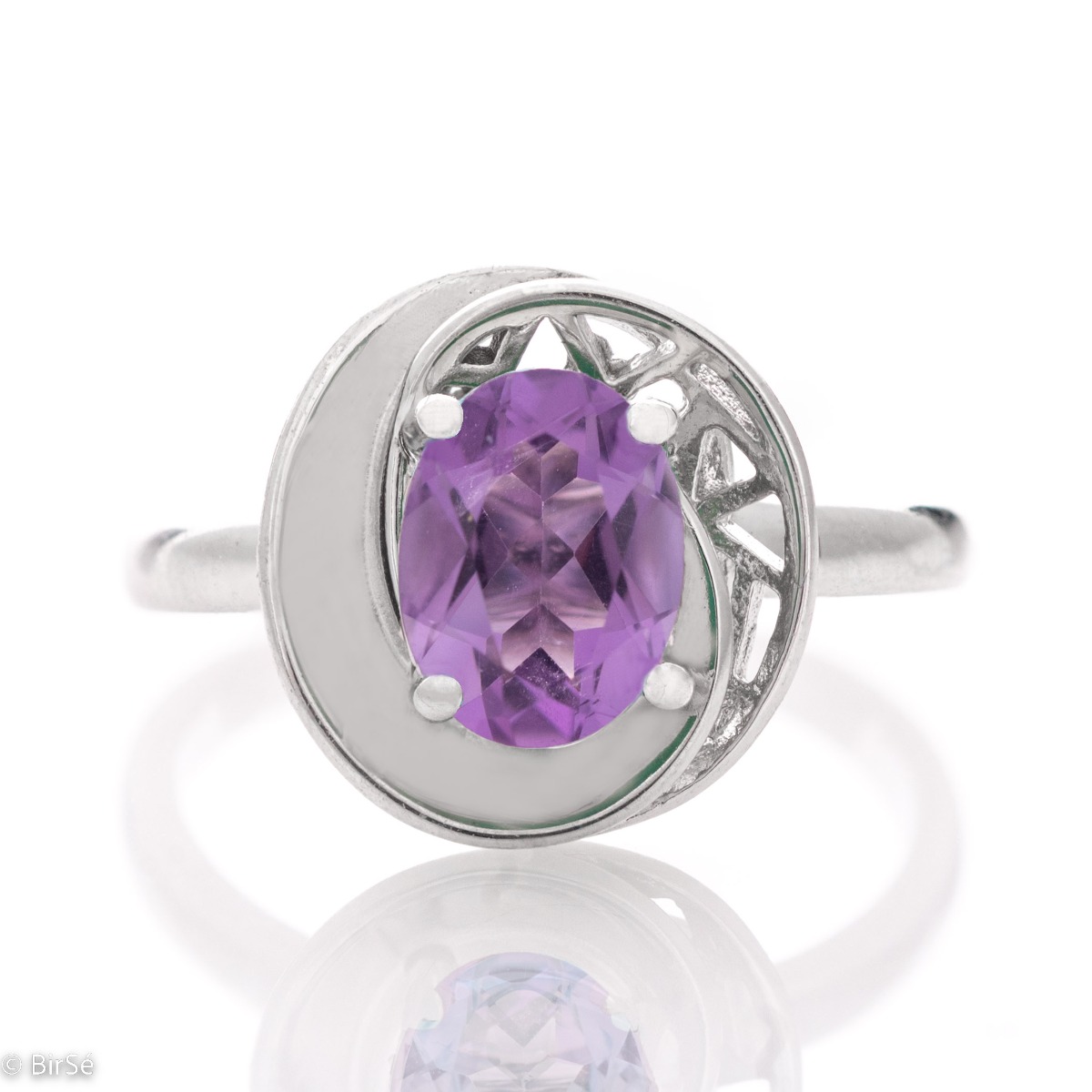 Elegant Women's Ring with Exquisite Design of Silver and Gentle Amethyst 1,25 ct.