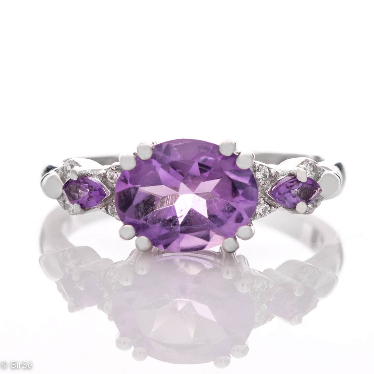 Temptation in violet - an exquisite silver ring with a natural amethyst that will raise your self-esteem deservedly. Part of a charming English clasp pendant and earring set.