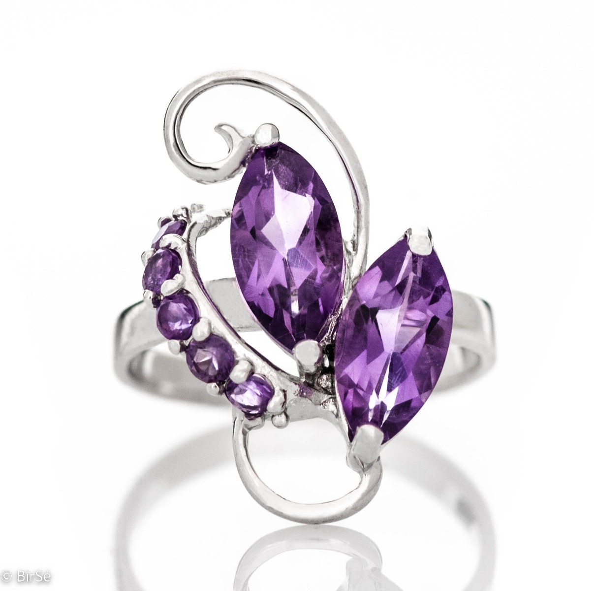 The perfect piece of jewelry obtained from a combination of rhodium-plated silver and a uniquely beautiful natural amethyst. A suitable gift for any sophisticated lady.