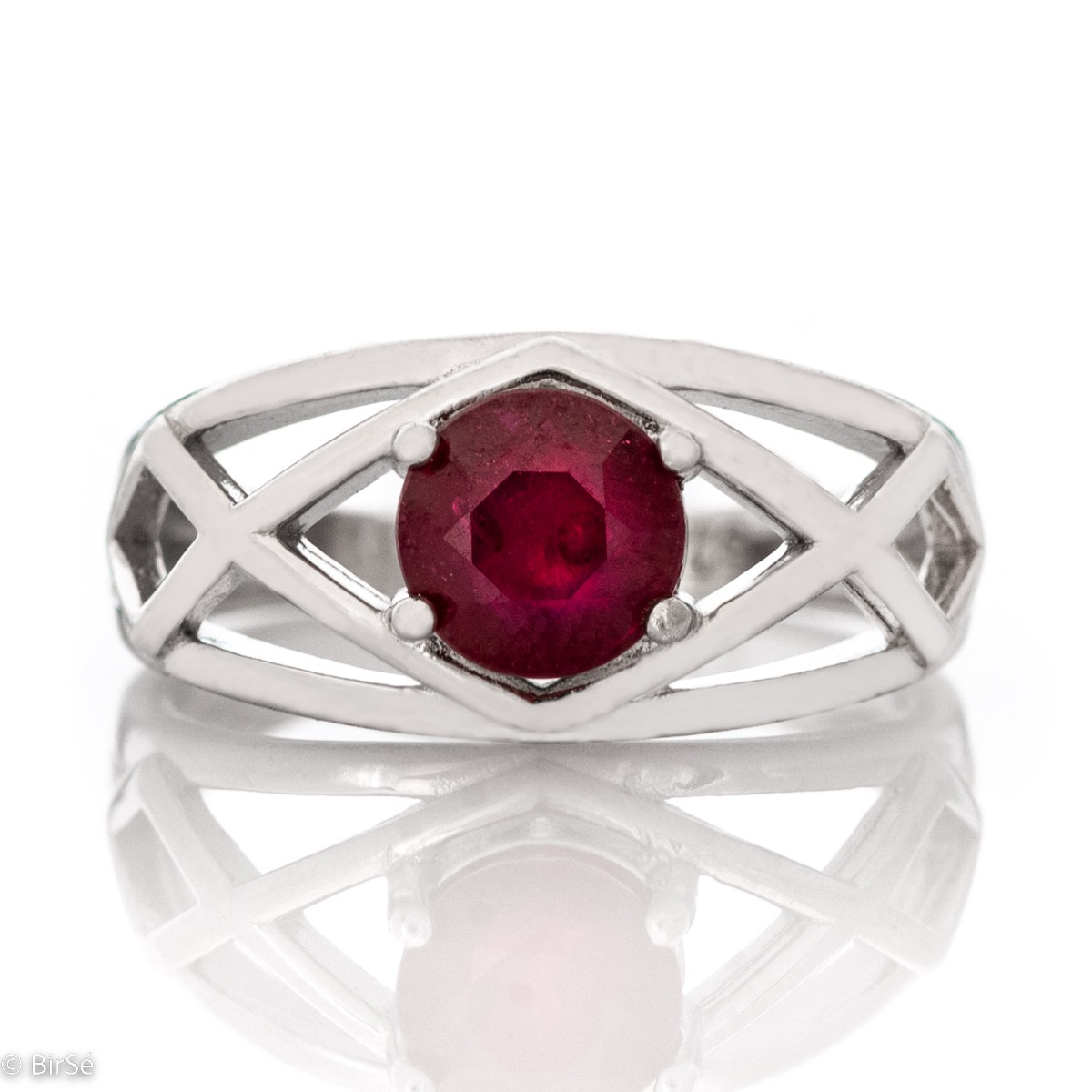 Adorable Women's Silver Ring with Exquisite Natural Ruby 1,05 ct.