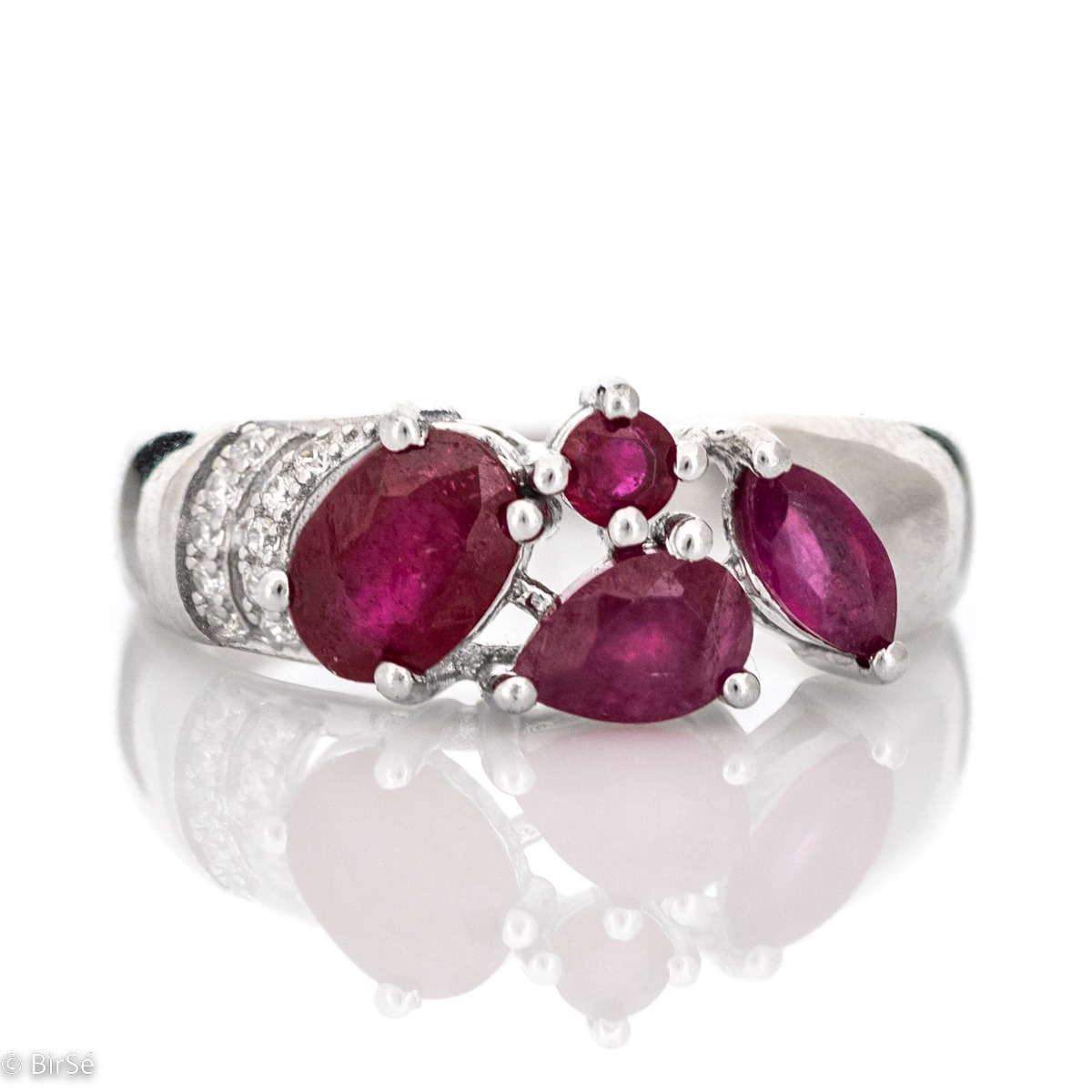 Delightful Ring of White Rhodified Silver and Royal Natural Ruby 1,80 ct.