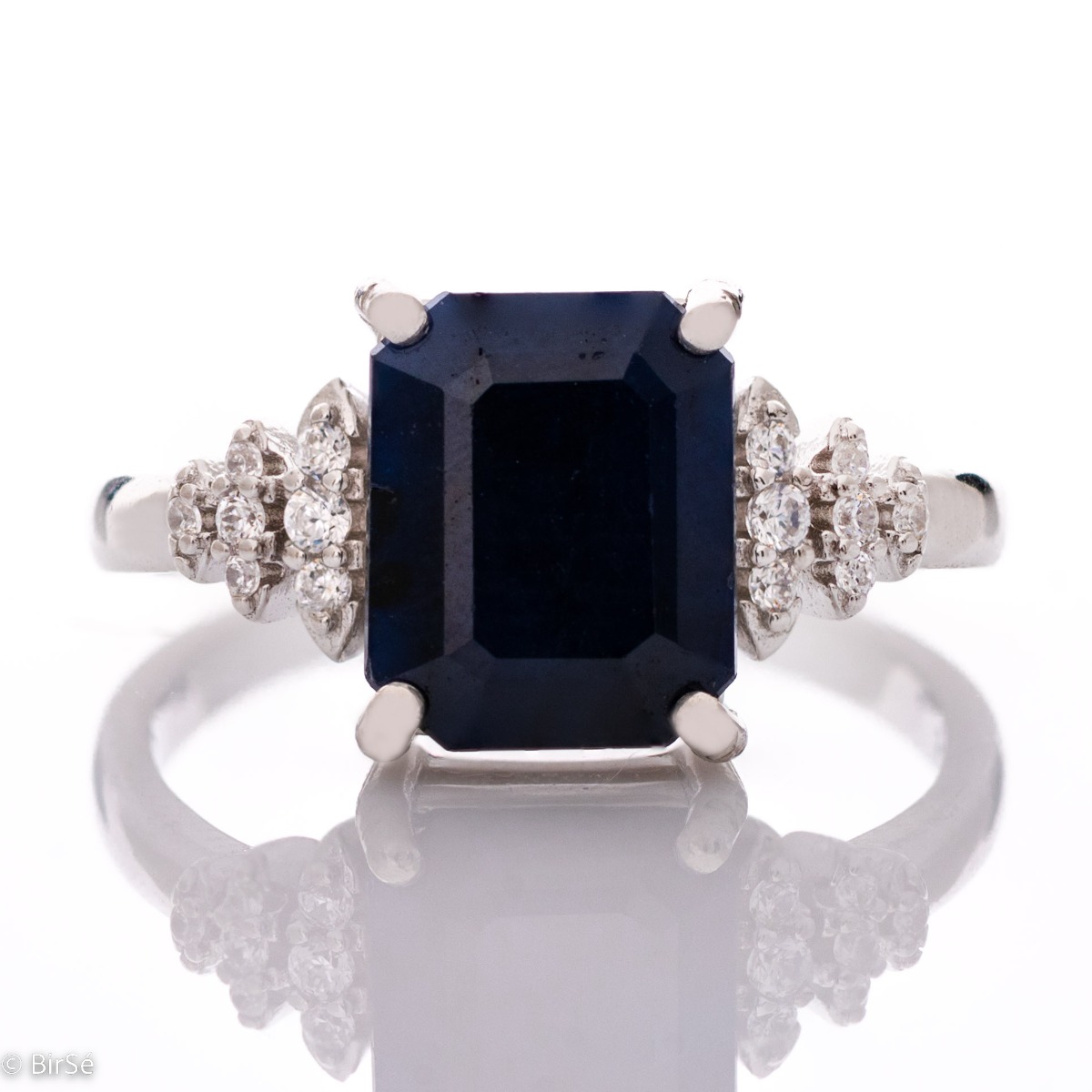 Super Elegant Silver Ring with Natural Sapphire Baguette and Gentle Zircons 3,15 ct.