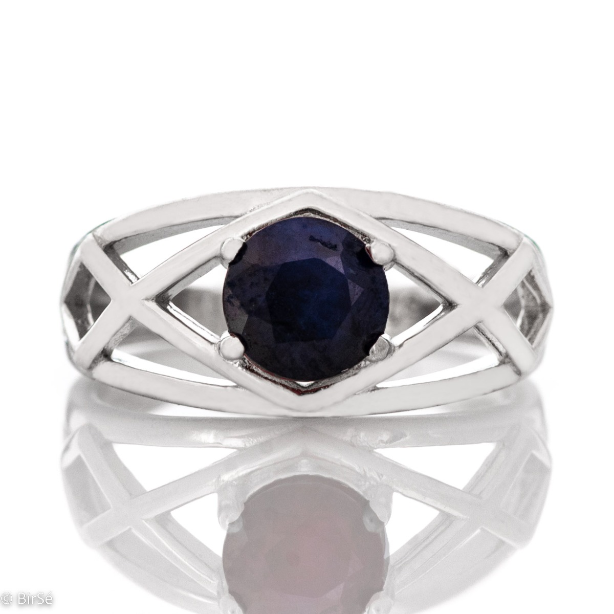 Stylish and Simple Silver Ring model with Natural Sapphire 1,05 ct.