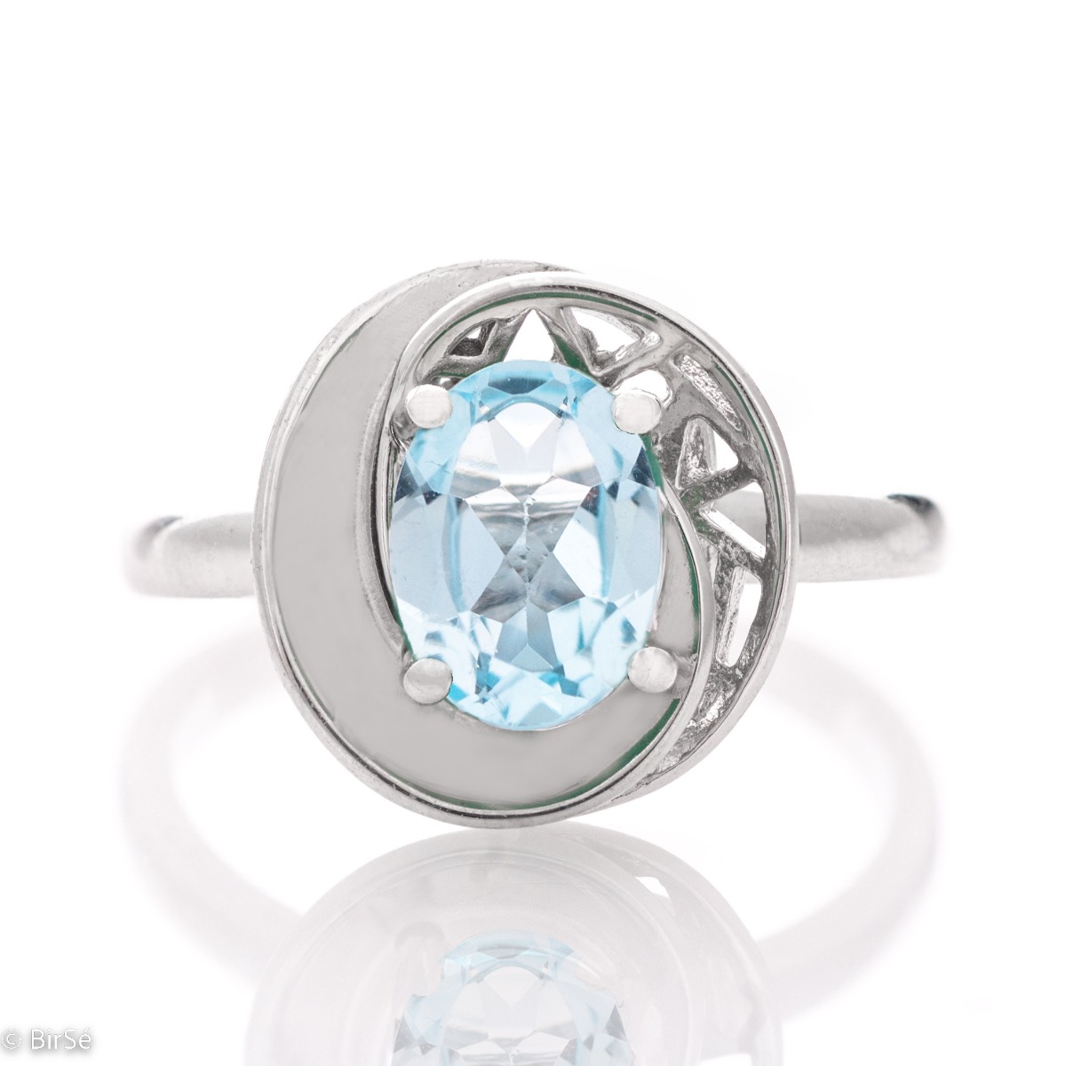 Charming Ring with Fascinating Blue Topaz on Shiny Silver 1,60 ct.