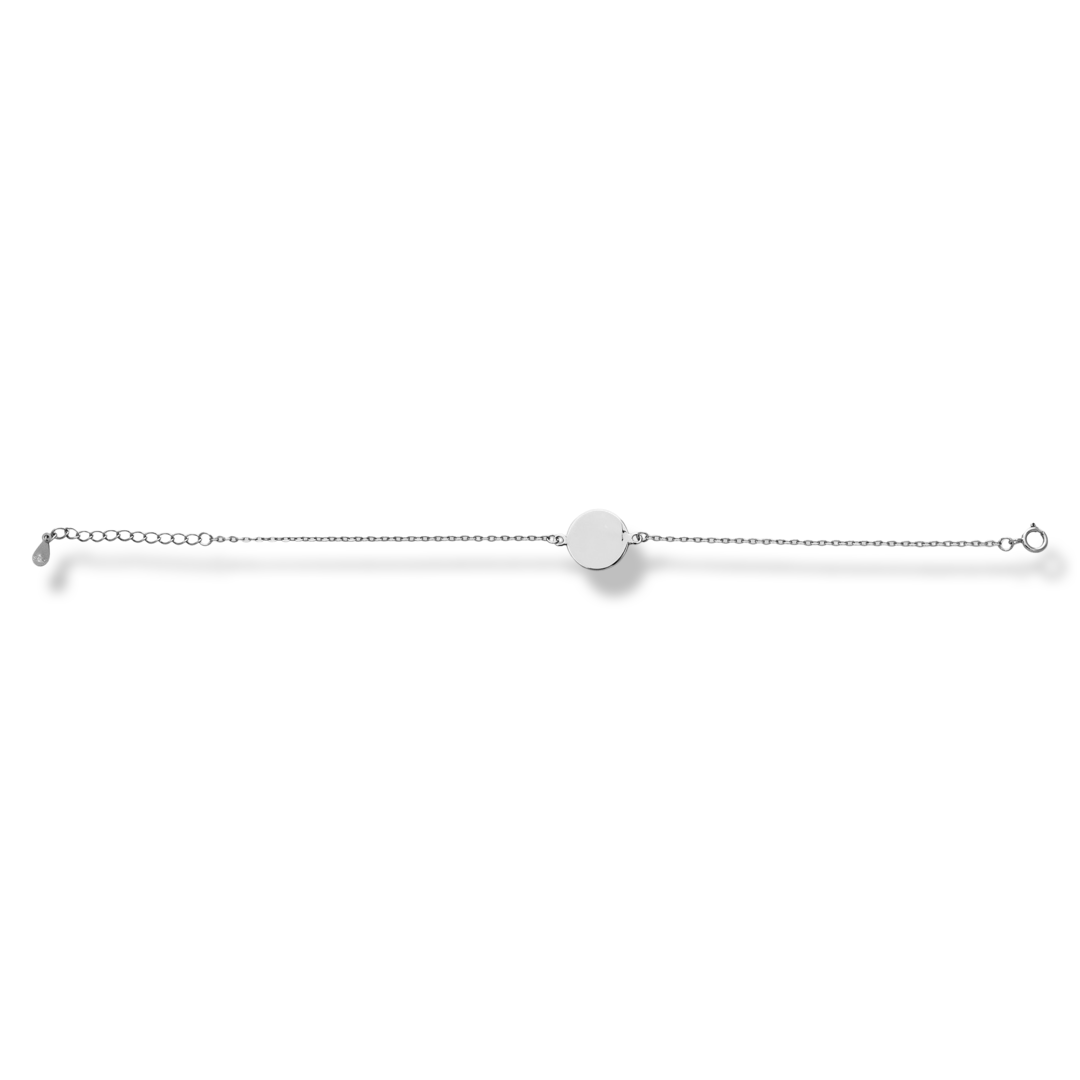 A simple bracelet in shiny rhodium silver with a plate, in a round shape. The jewelry makes a great gift and allows for engraving a letter or the date of an event.