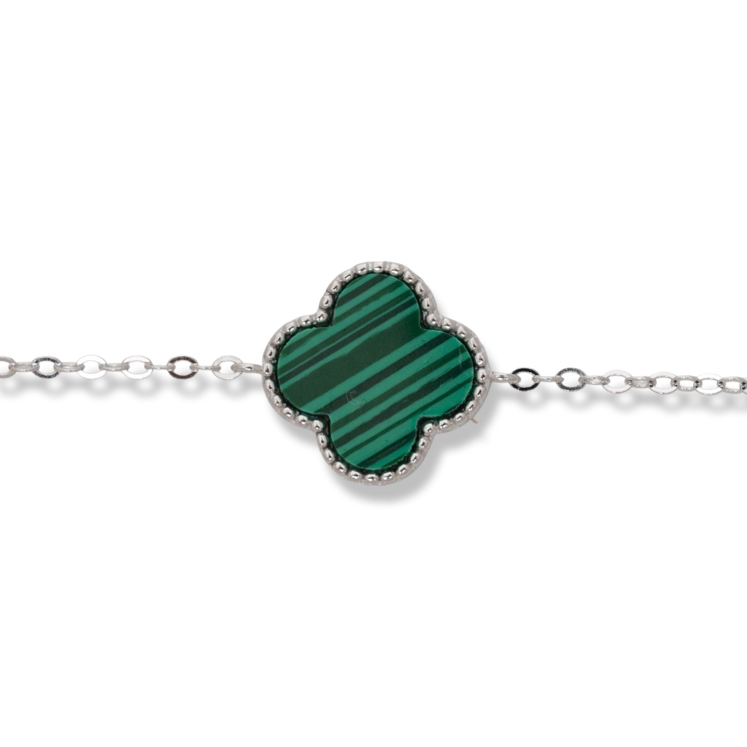 Spectacular silver bracelet with modern and delicate craftsmanship, combining shiny rhodium silver and the popular clover element. Beautiful malachite fills the core of the item, elegantly encased in silver.