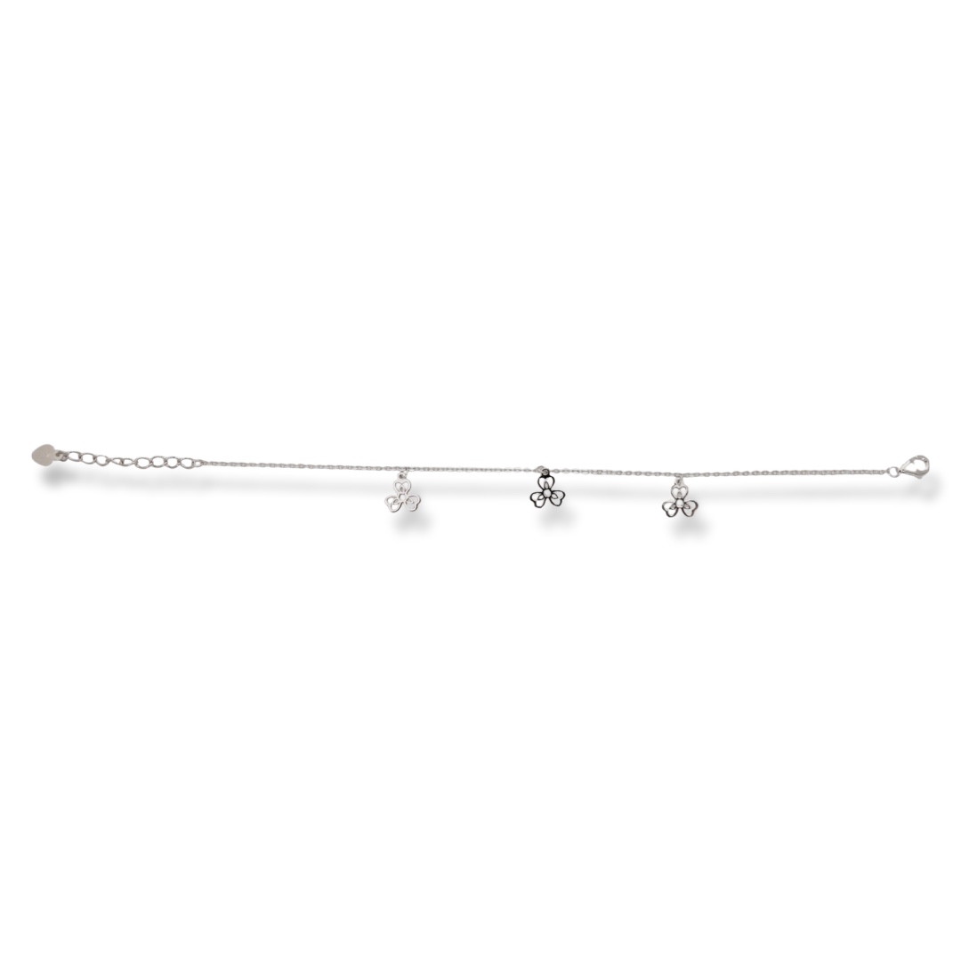 An elegant women's bracelet in fine rhodium-plated silver, with a classic chain and flower-shaped pendants. Captivating jewelry that will bring you happiness and good mood.