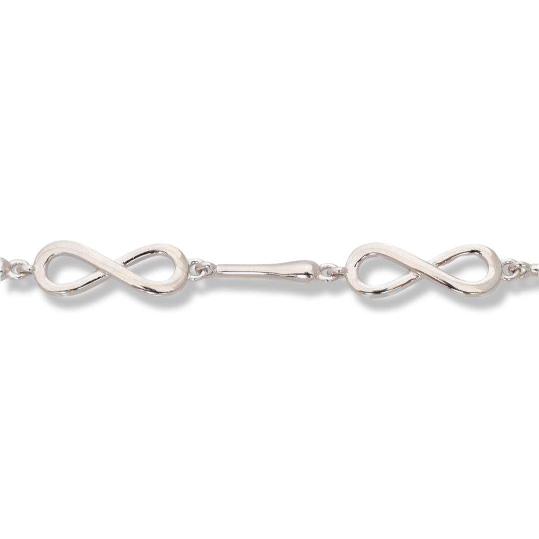 Fine and sophisticated women's bracelet with a soft finish made entirely of glittering rhodium-plated silver, combined with delicate elements of infinity. Exquisite details and clean design. The bracelet has an extension for greater convenience regarding 