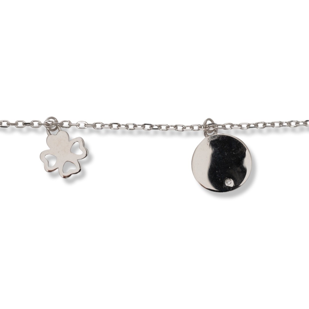 Stylish women's bracelet in rhodium-plated silver with a dainty lucky clover. The delicate women's bracelet has an added round plate and is a great offer from BirSe for a gift for the woman you love.