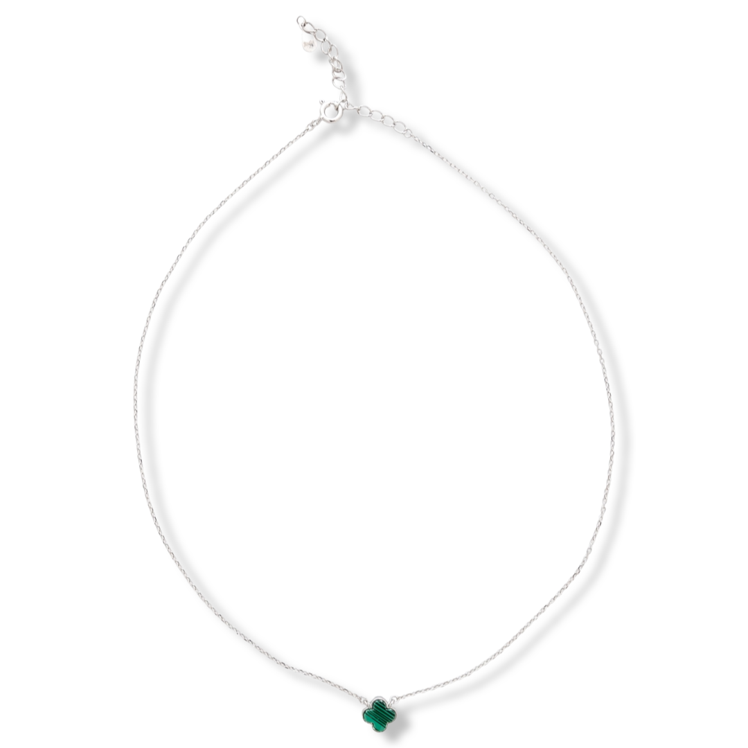 An elegant women's necklace with a simple design of fine rhodium silver, a delicate chain and a beautiful malachite clover.