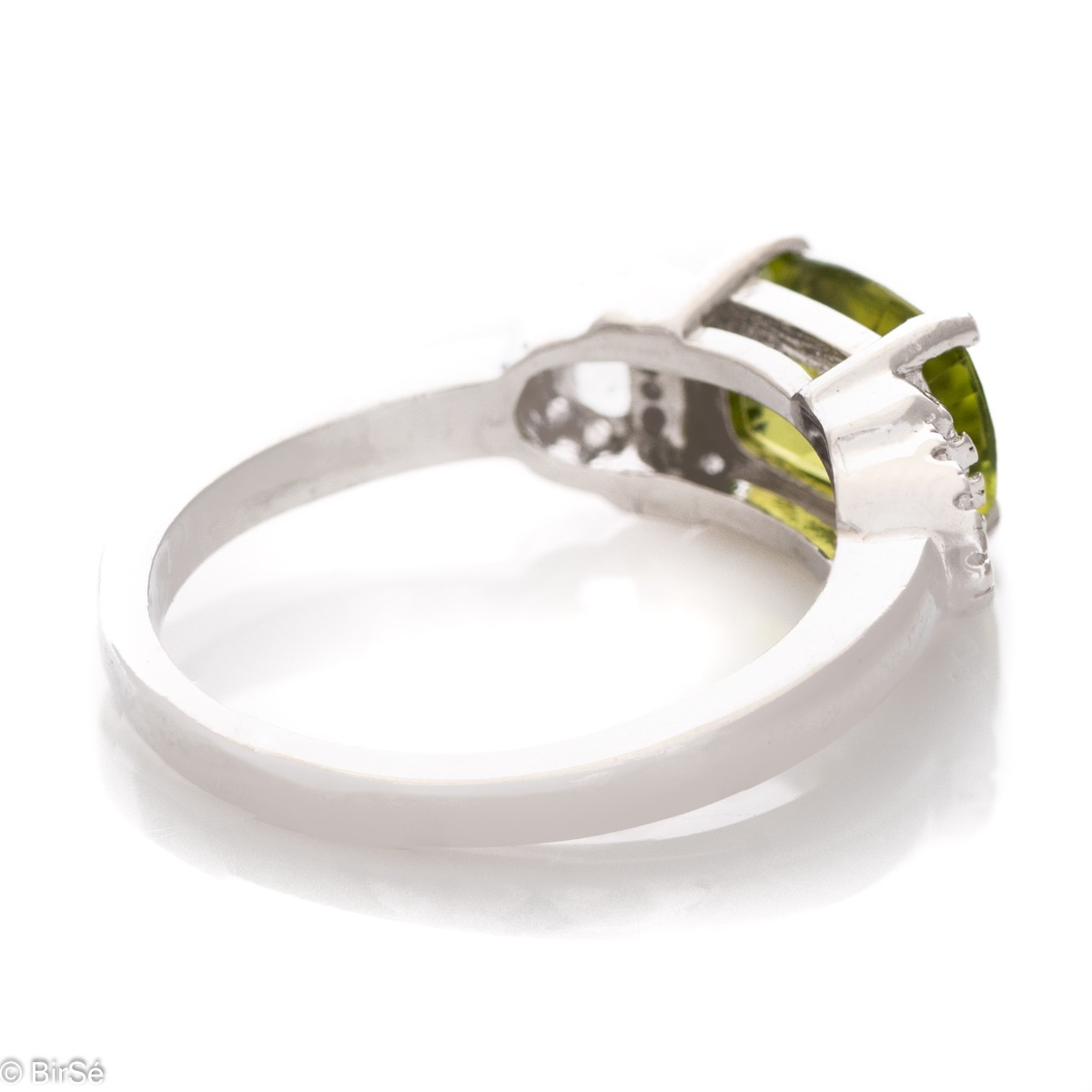 Silver ring - Natural Peridot 1,35 ct.