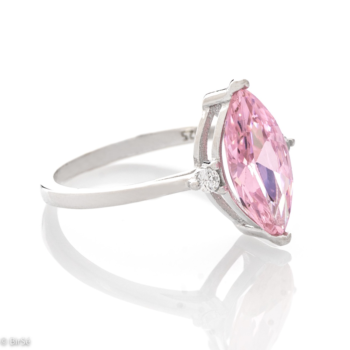 Capture everyone's hearts with a stunning silver ring with pink zircon. Exquisite rhodium-plated sterling silver and almond-shaped zirconia. A beautiful finish to the perfect look.