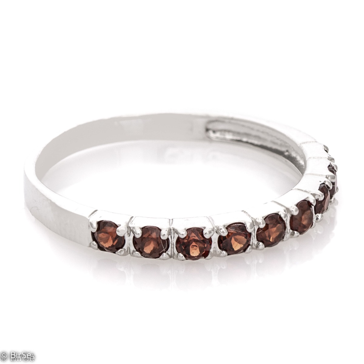 A sparkling ring with exquisite workmanship entirely in rhodium silver, a beautiful combination of delicate natural garnet stones, elegantly arranged in a row.