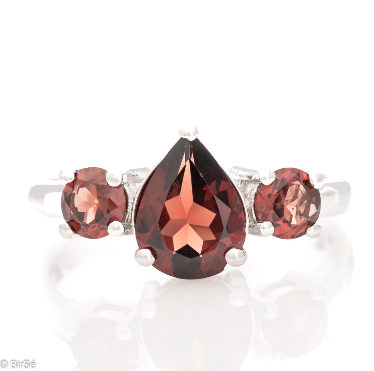 Enchanted Women's Ring of Rhodised Silver with Gentle Garnet 1,75 ct.