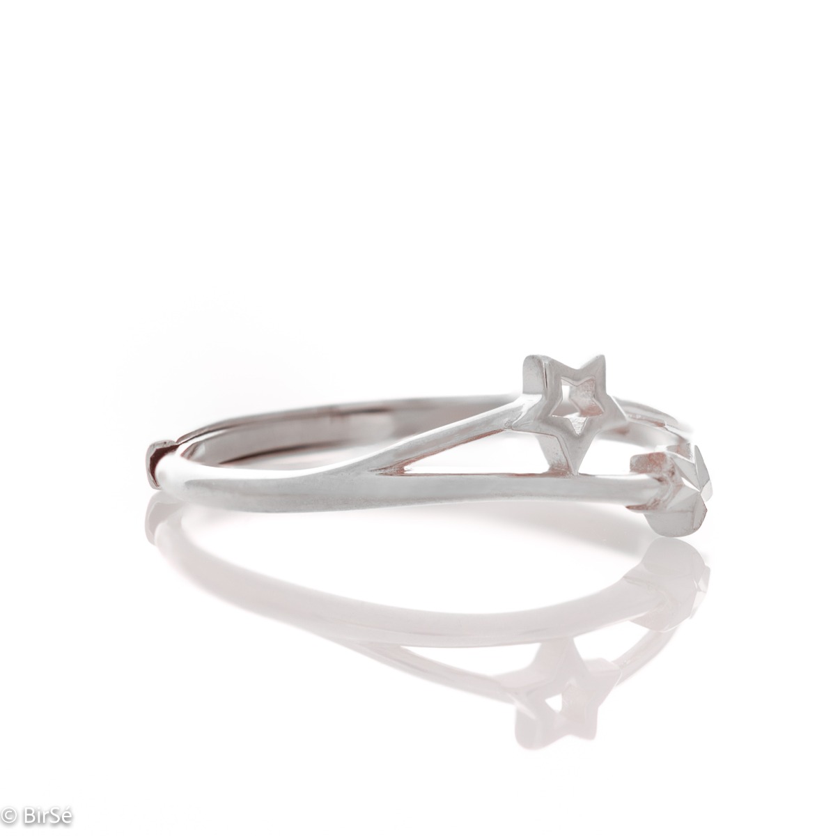 An extremely elegant women's ring made of rhodium silver with an adjustable size and two charming stars.